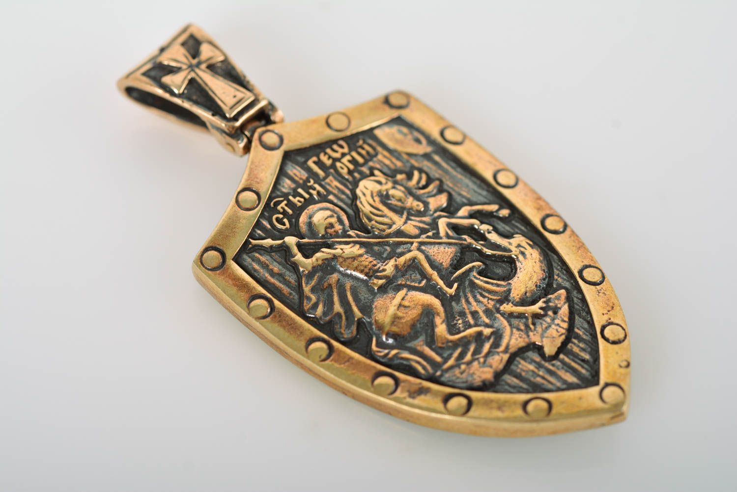 Pendentif en métal Bijou fait main en bronze Accessoire homme Georges de Lydda photo 4