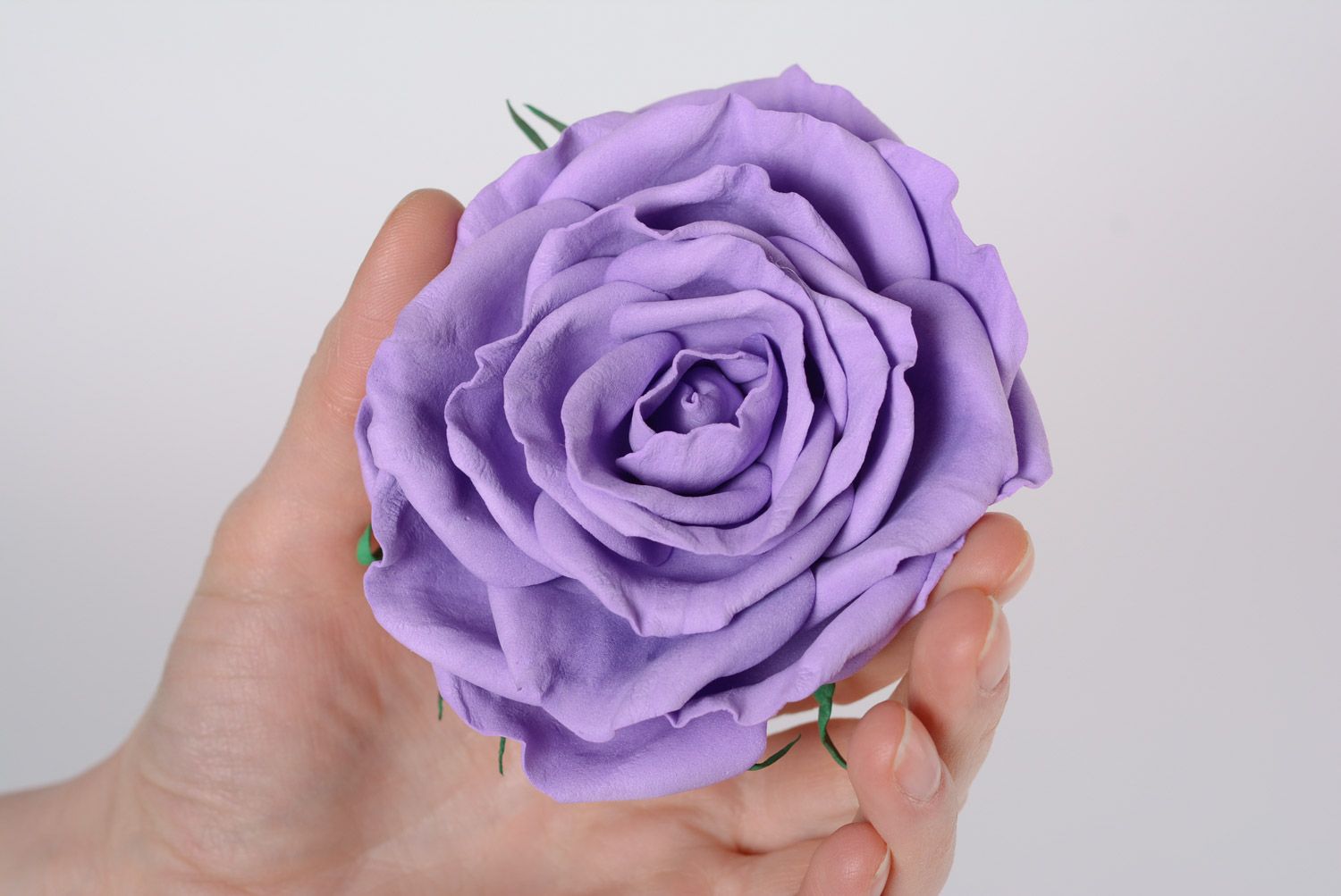 Schöne handgemachte lila modische grelle Designer Blume Haarspange aus Wildleder foto 1