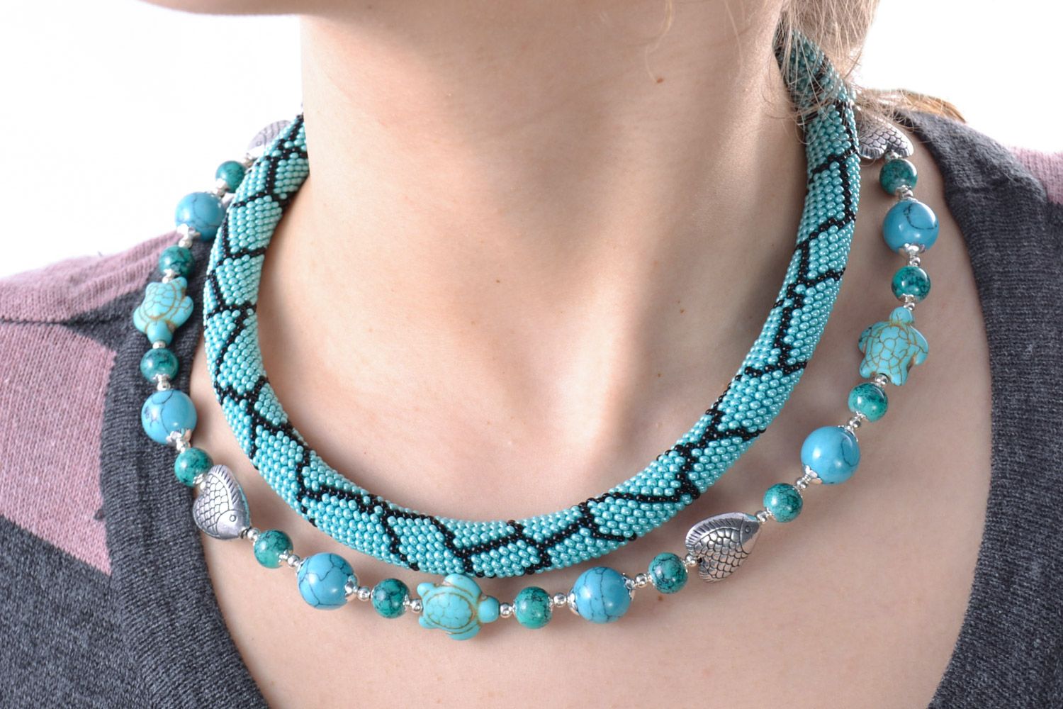 Bijou original collier en perles de rocaille et turquoise fait main tressé photo 1
