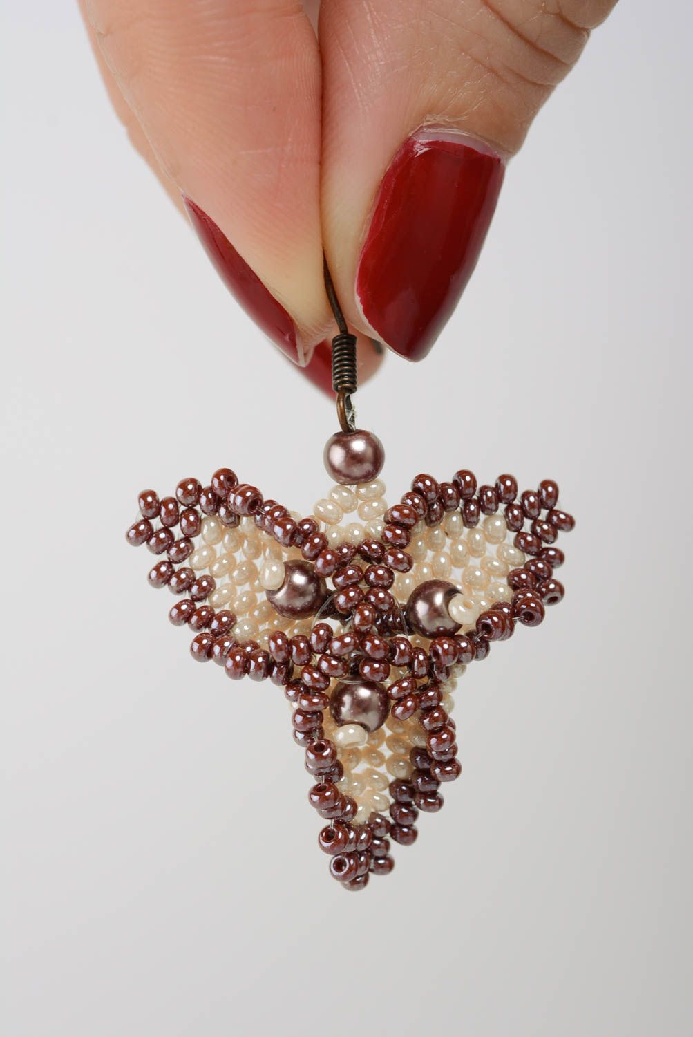 Kleine schöne künstlerische Blätter Ohrringe aus Rocailles handmade foto 3