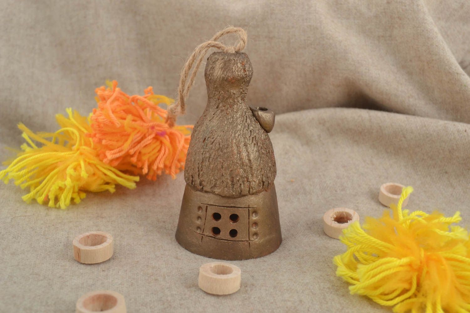 Керамический колокольчик ручной работы сувенир из глины декоративная фигурка фото 1