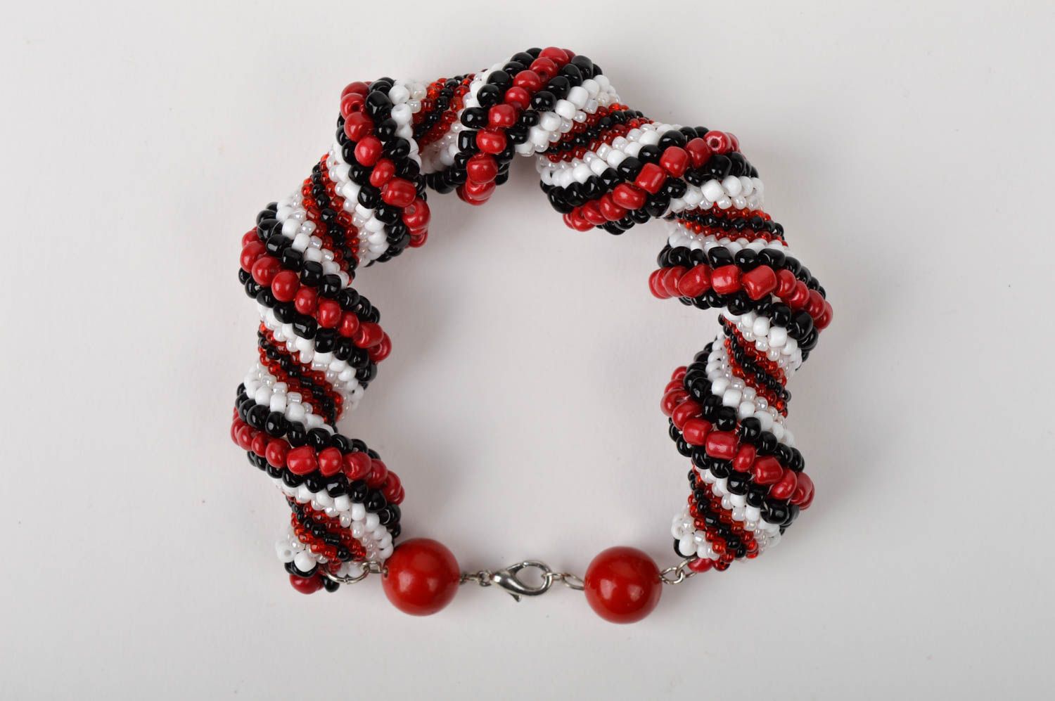 White, black, and red beads wrist adjustable bracelet on the chain photo 5