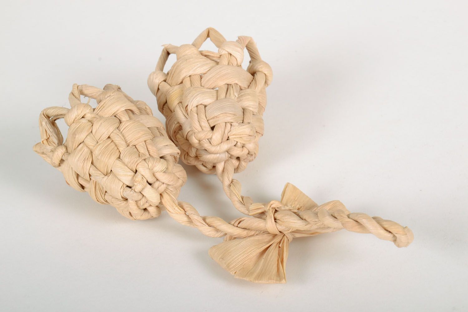 Suspension décorative faite main en forme de cloches en feuilles de maïs photo 3