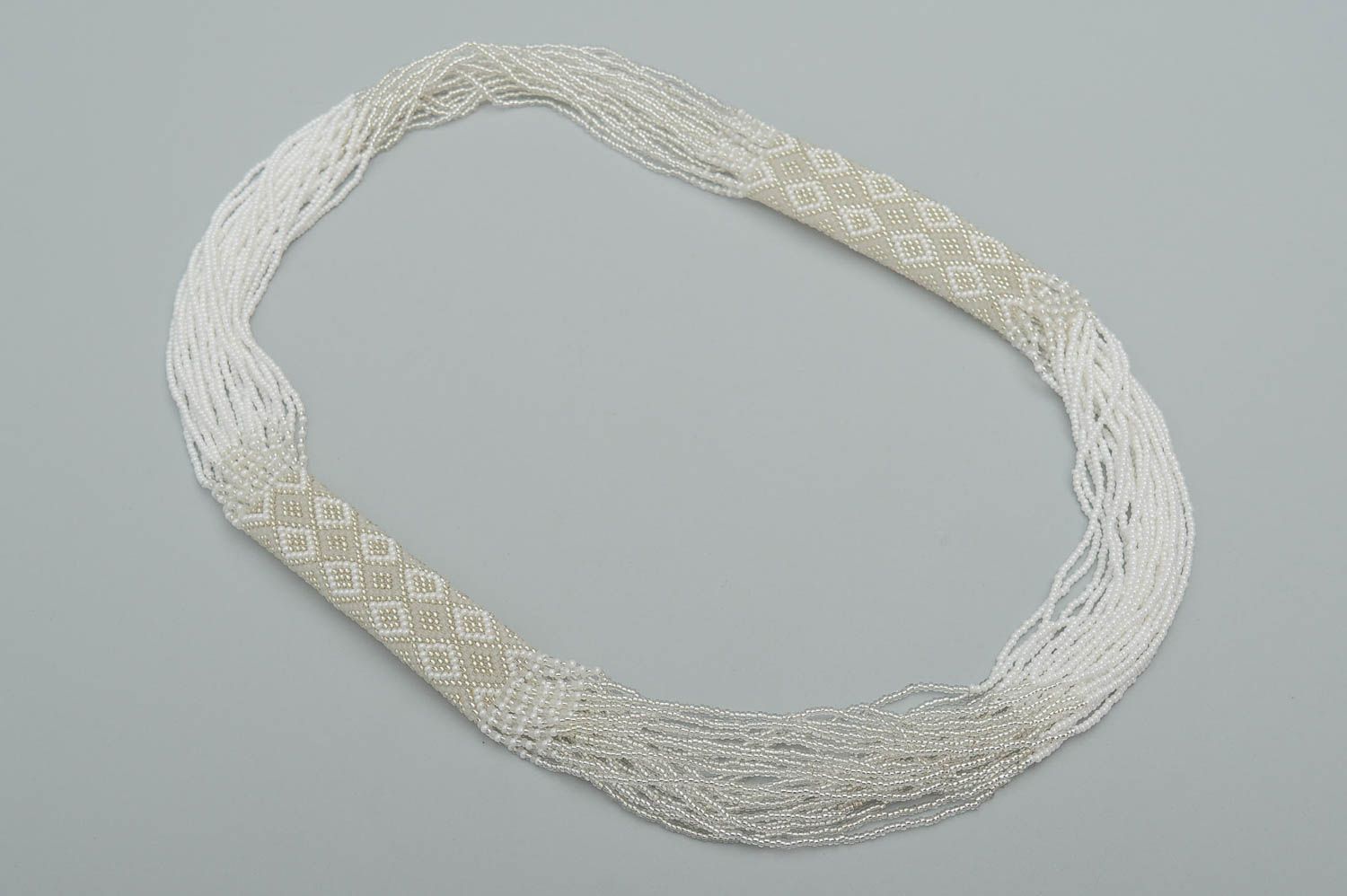 Колье из бисера украшение ручной работы ожерелье из бисера белое красивое фото 2