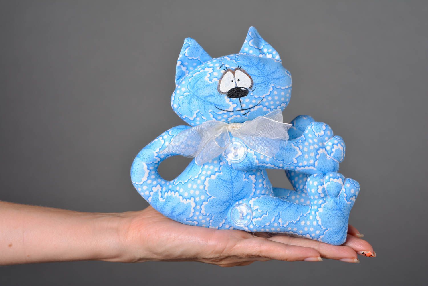 Игрушка ручной работы интерьерная игрушка декор для дома в виде кота голубая фото 4