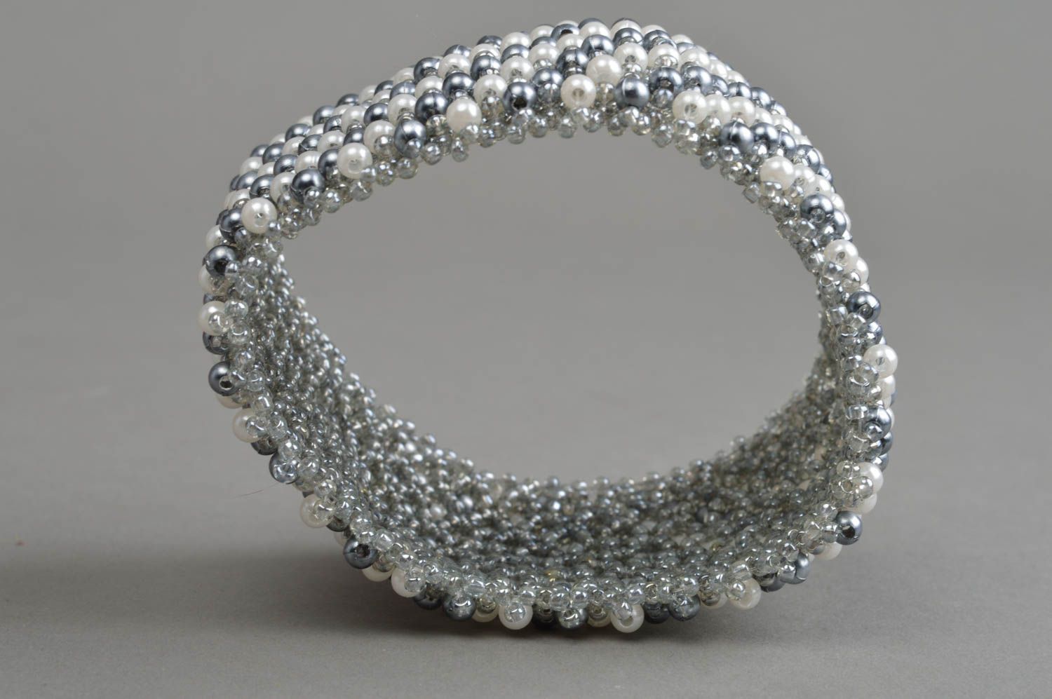 Bracelet en perles de rocaille et perles fantaisie fait main large Argent doux photo 4