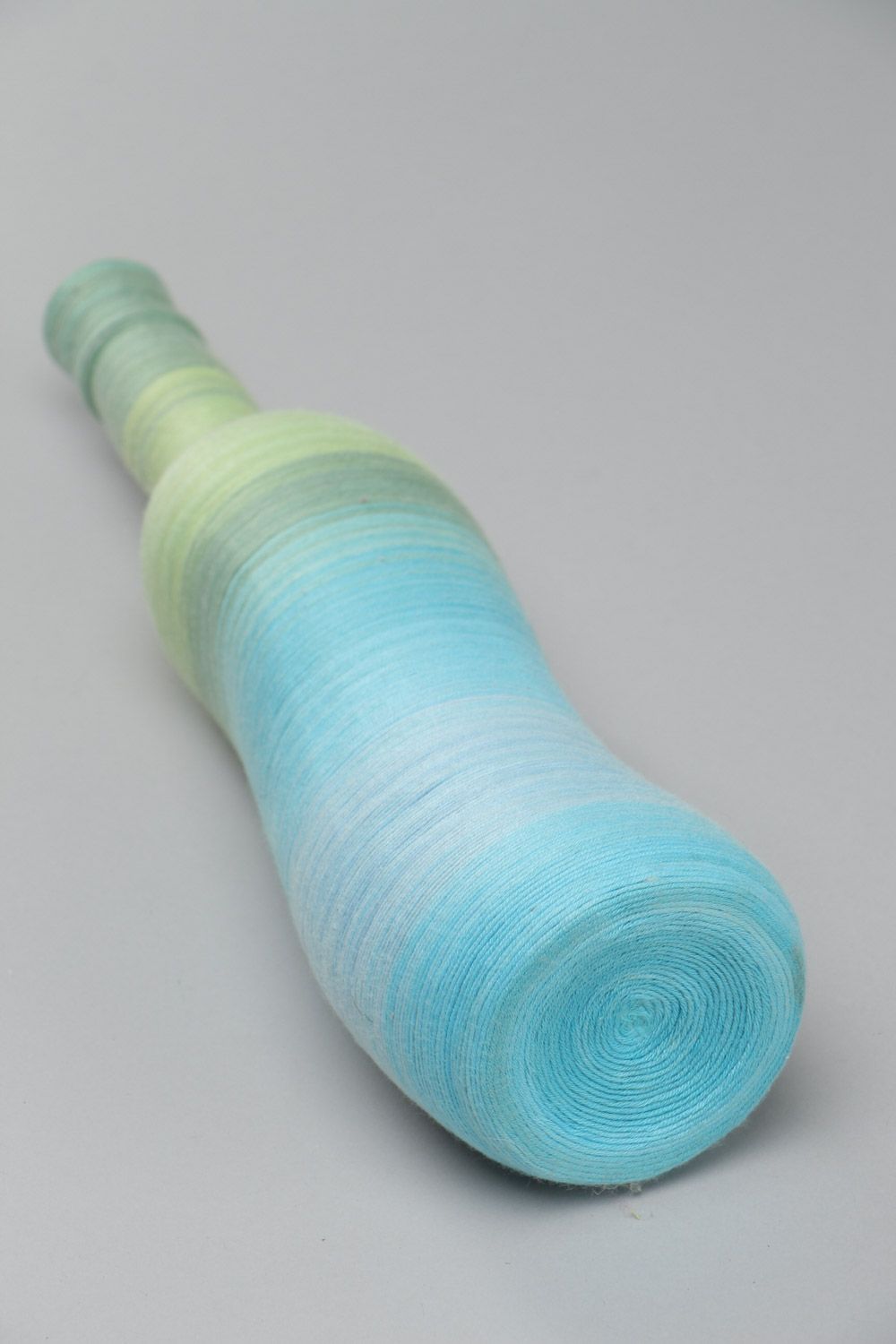 Bouteille décorative bleue en verre recouverte de fils en coton faite main 70 cl photo 4