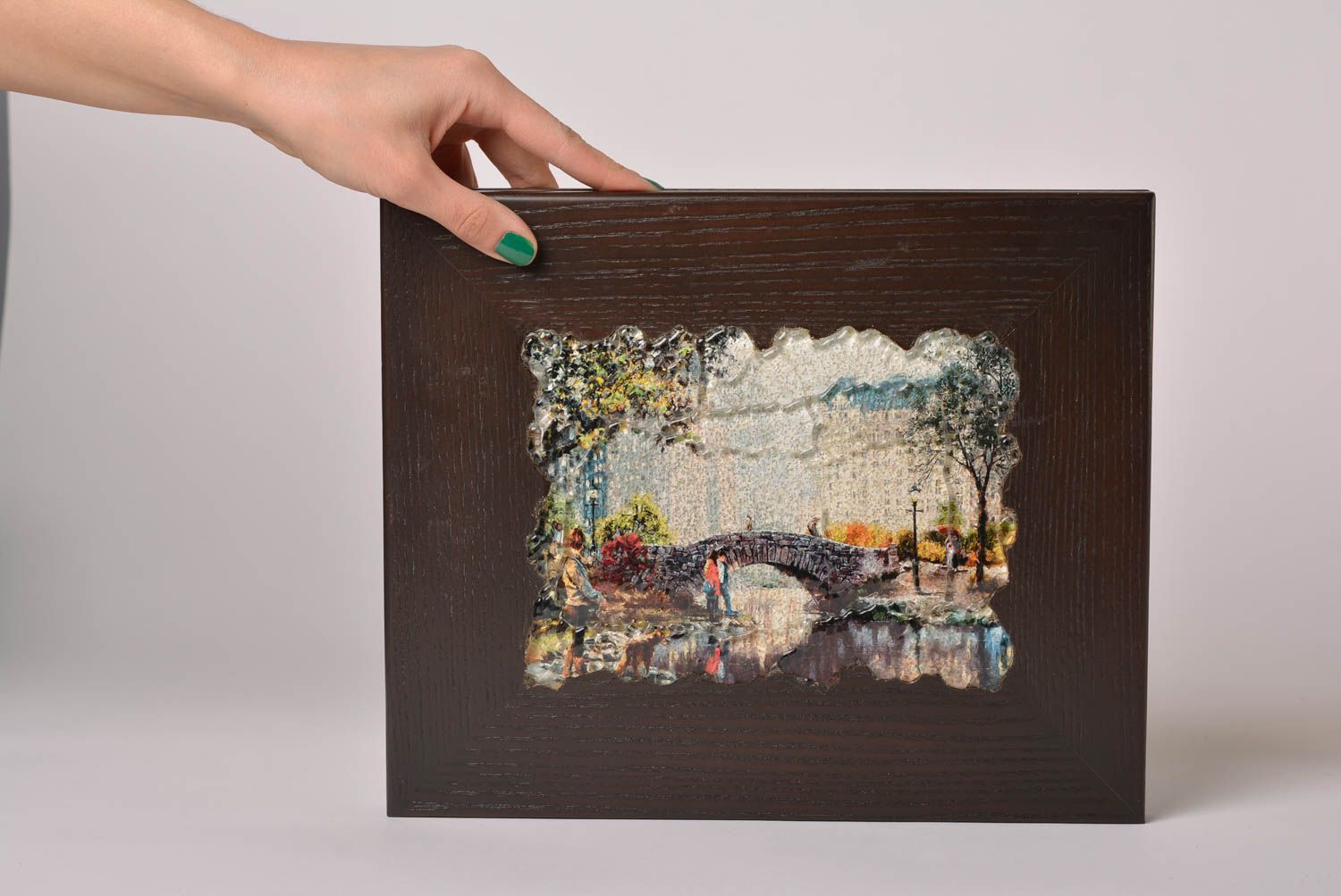 Панно на стену подарок ручной работы красивая картина из стекла Мост через реку фото 2