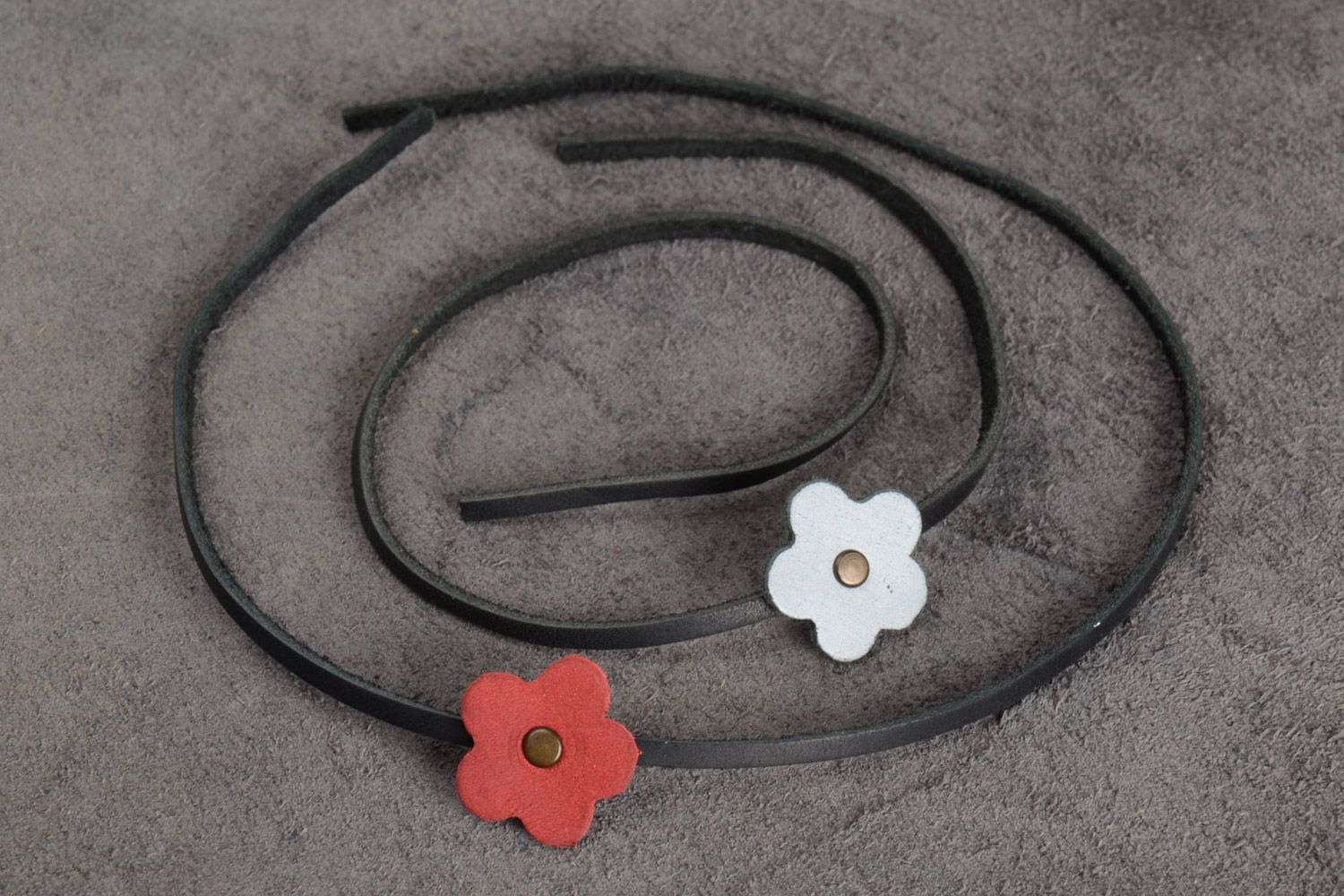 Set de pulseras de cuero natural artesanales 2 piezas con flores para mujeres foto 1