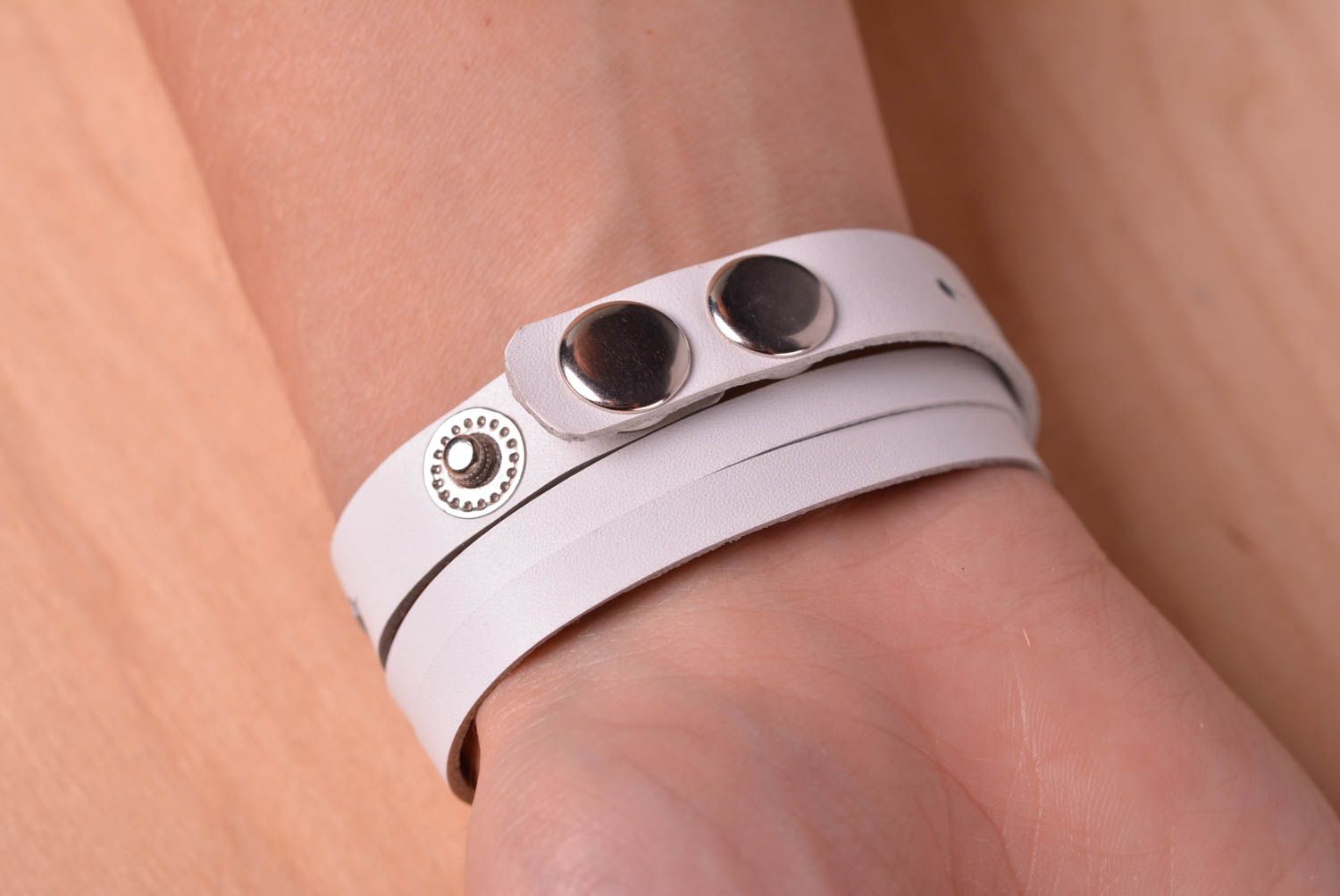 Bracelet cuir Bijou fait main design original de créateur Accessoire femme photo 5