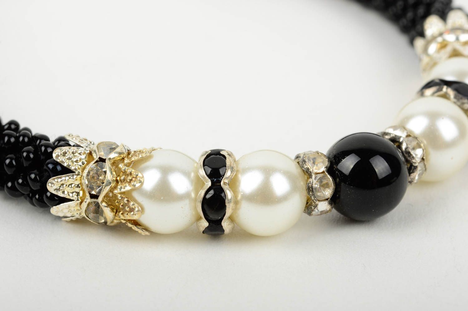 Bracelet perles rocaille Bijou fait main noir blanc mode Accessoire femme photo 3