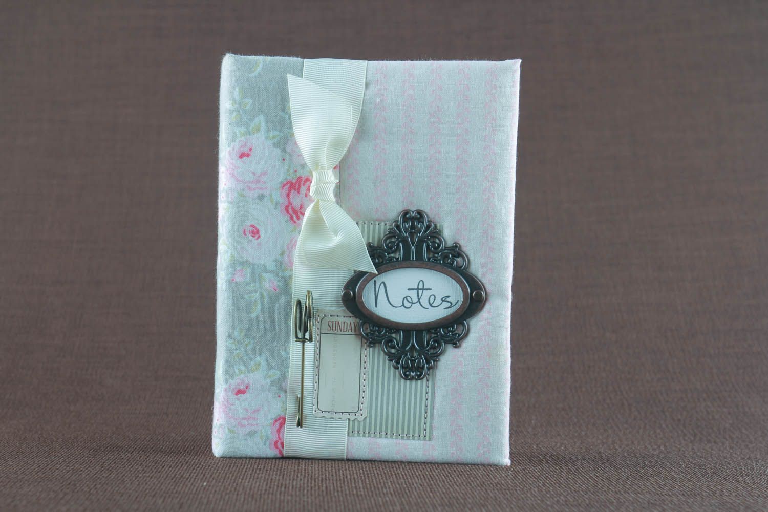 Bloco de notas feito à mão com capa de tecido com cheiro  decorado com elementos decorativos foto 2