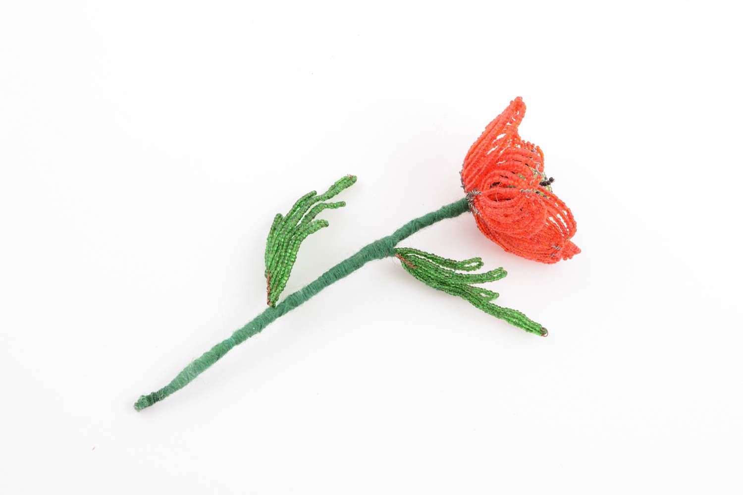 Красивый цветок из бисера ручной работы авторский для декора дома Мак фото 4