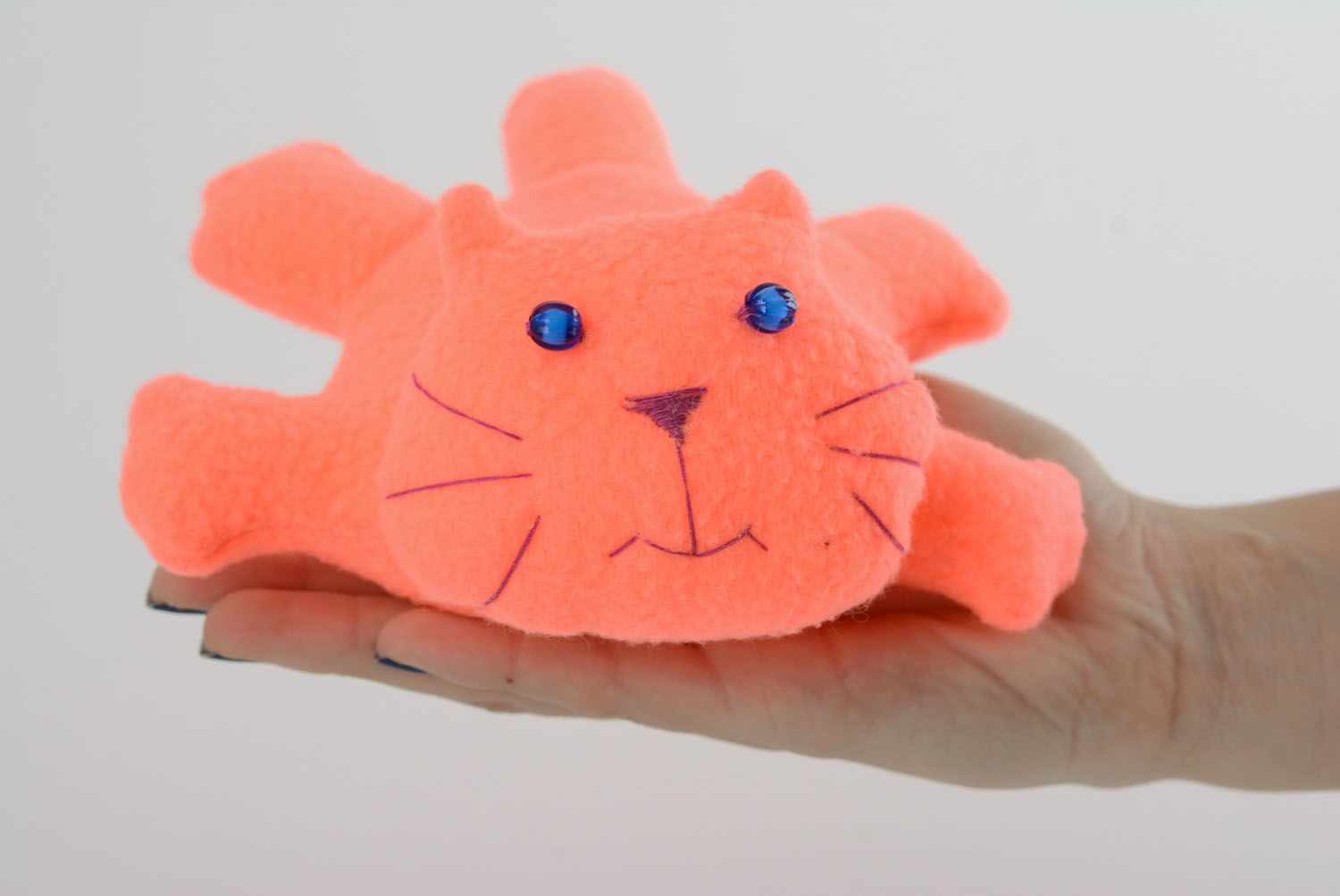 Brinquedo macio de fleece feito à mão Gatinho cor de rosa foto 4