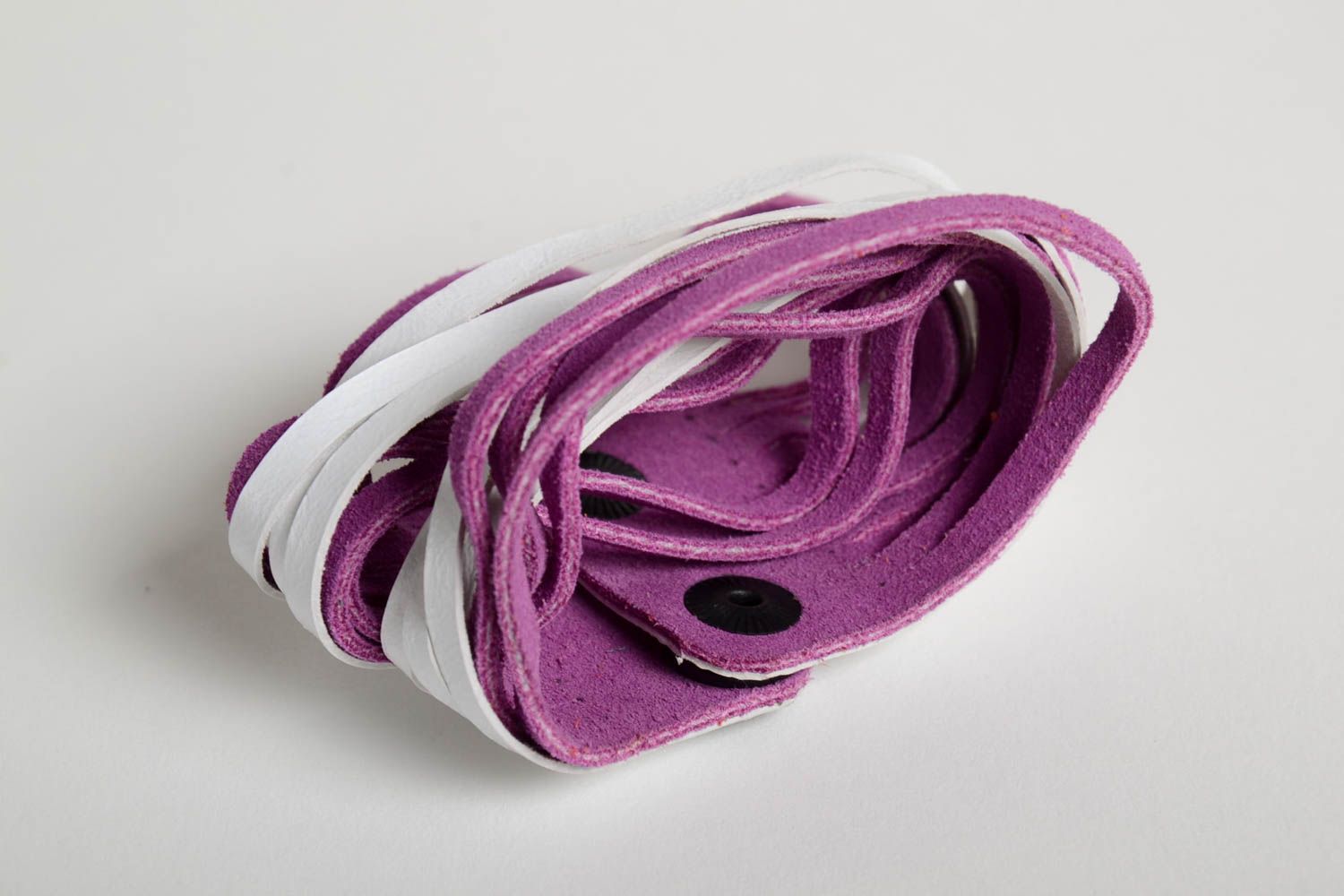Violett weißes breites Damen Armband handmade Leder Schmuck Frauen Accessoire  foto 3