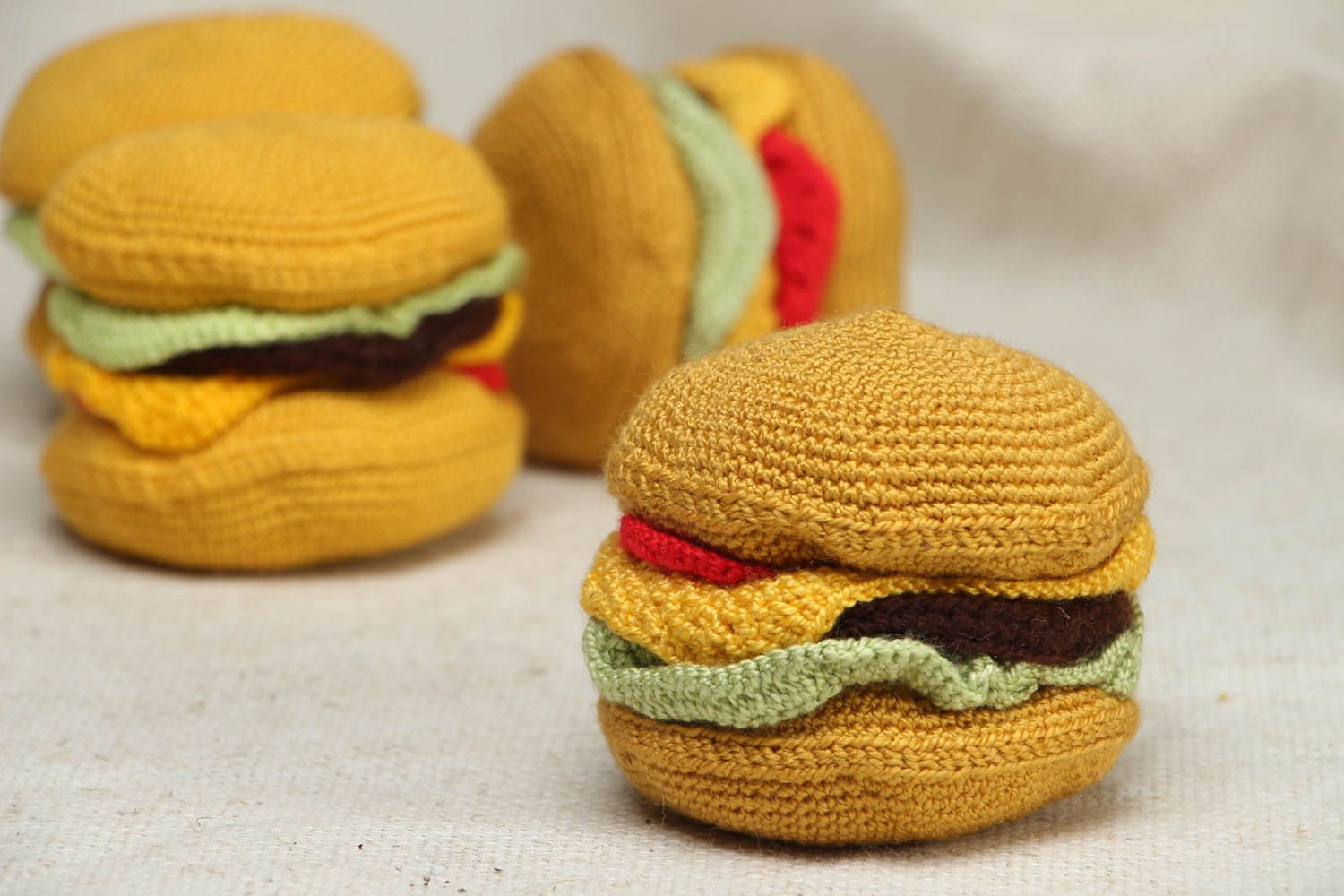 Jouet hamburger tricot au crochet à la main photo 1