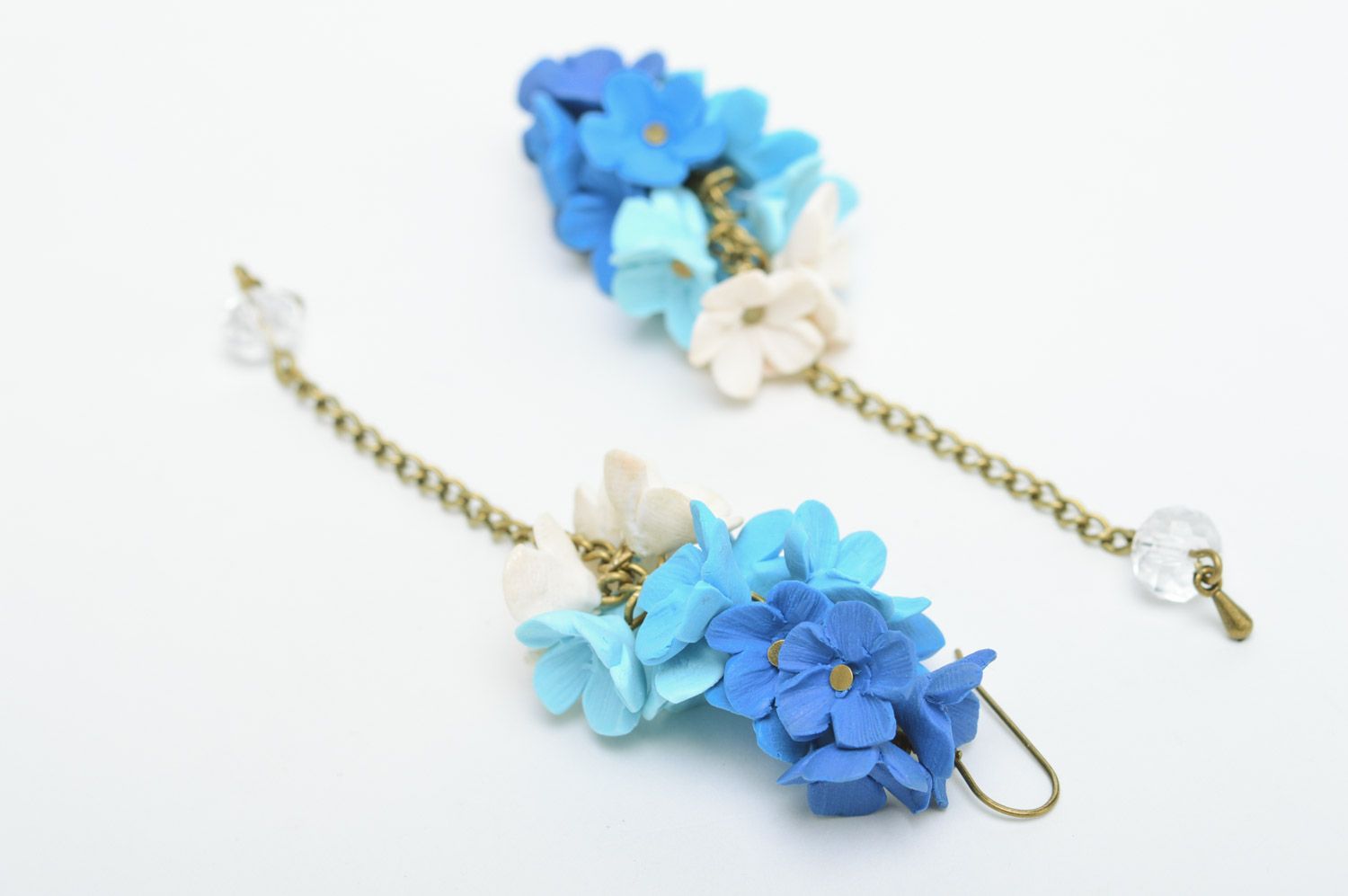 Boucles d'oreilles fleurs en pâte polymère faites main bleues pendantes photo 5