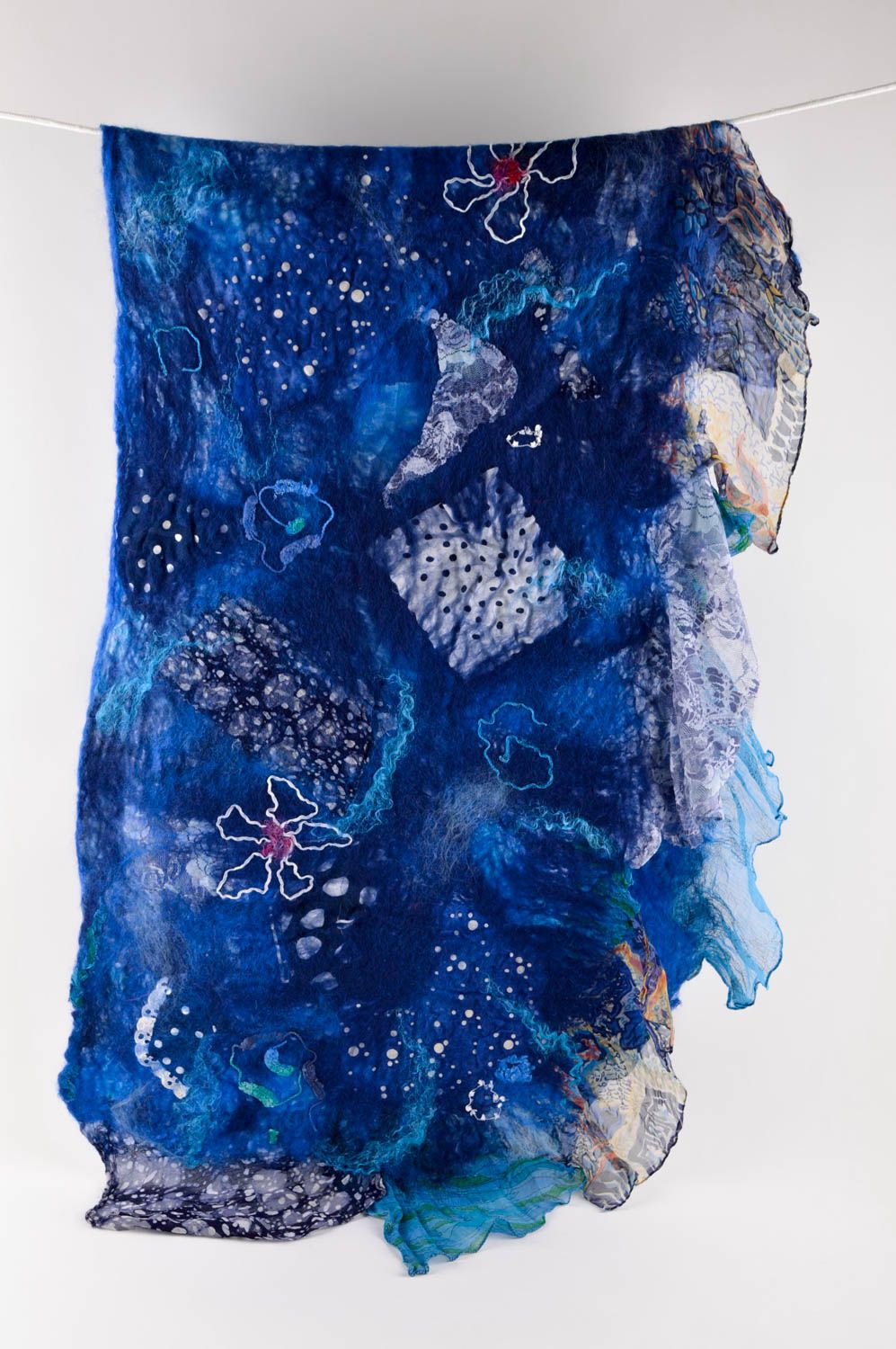 Шерстяной шарф ручной работы женский шарф синего оттенка валяный шарф необычный фото 2