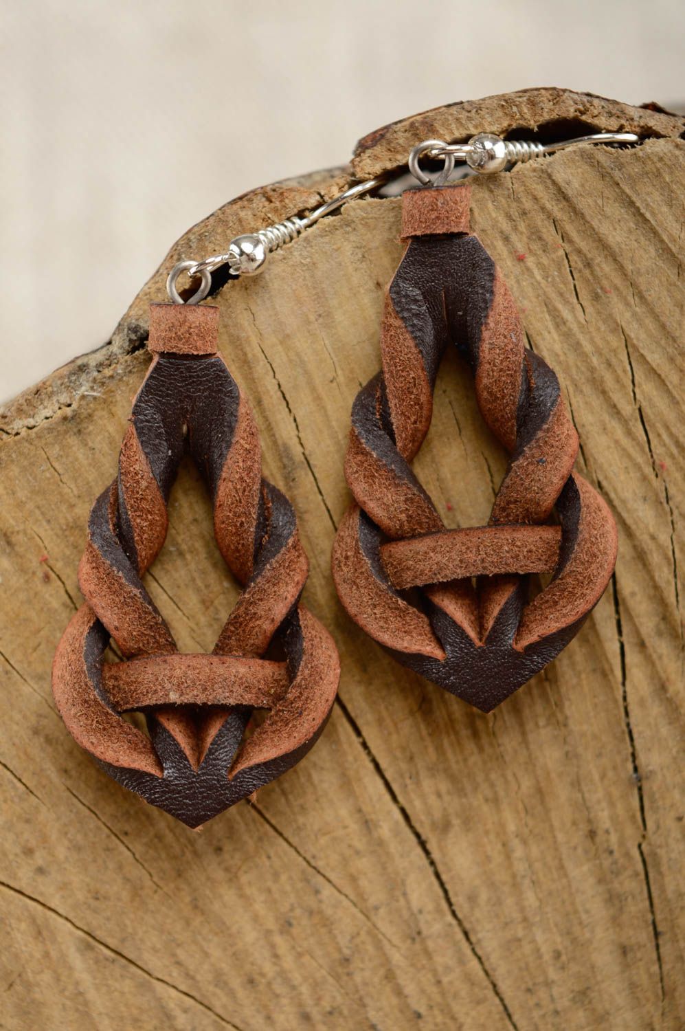 Handmade woven leather earrings photo 2