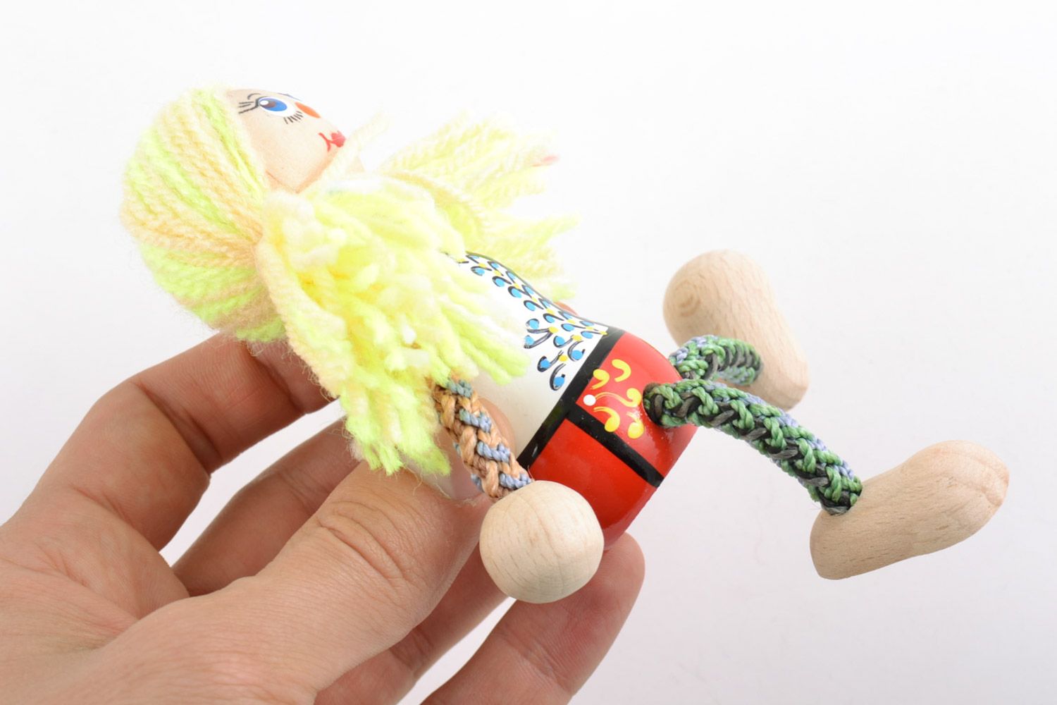 Öko Spielzeug Puppe aus Holz mit Bemalung schön Handarbeit Geschenk für Mädchen  foto 2