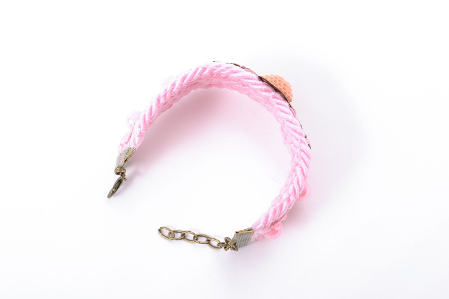 Bracelet en textile rose avec boucle métallique et perles fantaisie fait main photo 4
