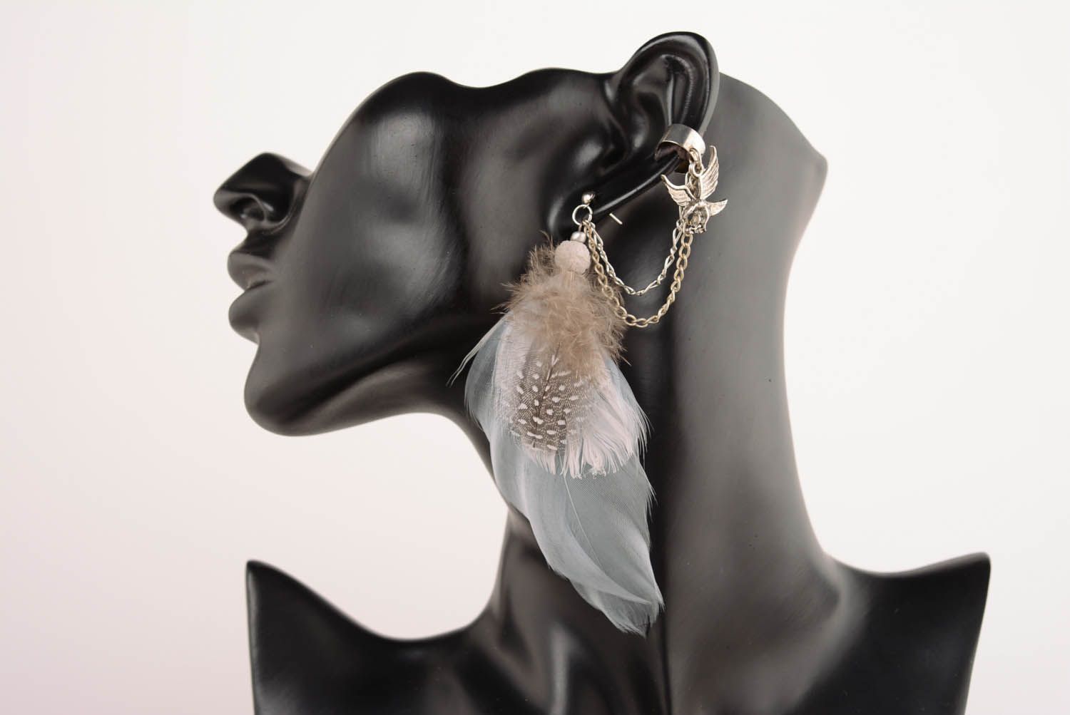 Ear cuffs with feathers Grey photo 1