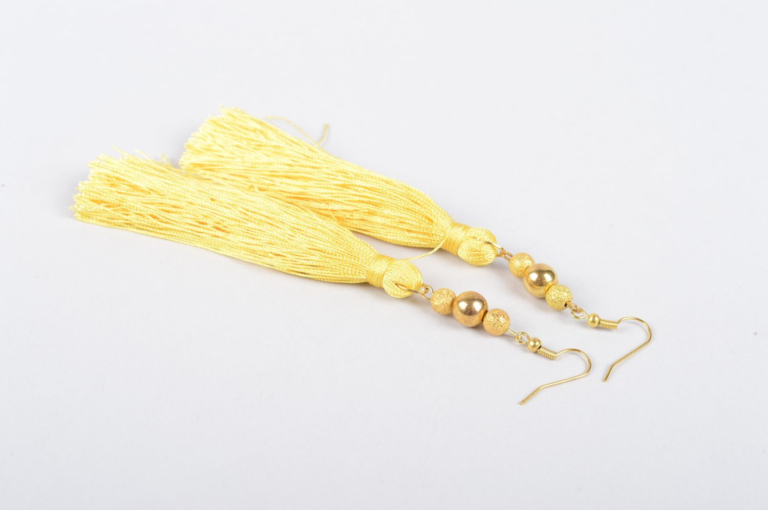 Серьги ручной работы серьги с бахромой желтые серьги из ниток шелковых фото 3