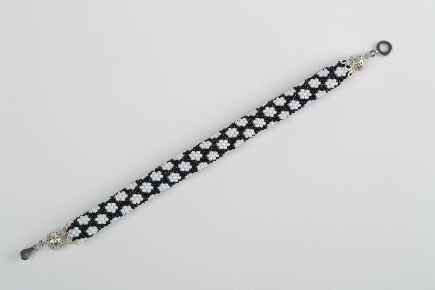 Litze Armband aus Glasperlen schwarz weiß groß stilvoll handmade Designer  foto 3