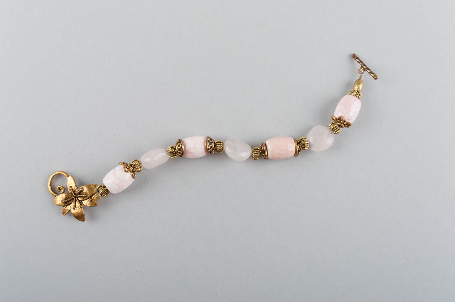 Красивый элегантный женский браслет из латуни и натуральных камней ручной работы фото 2
