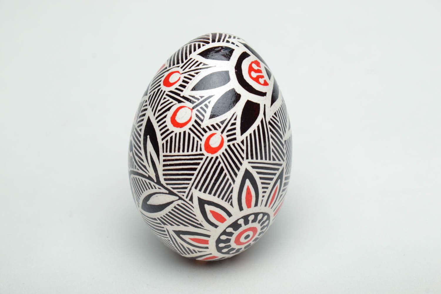 Huevo de Pascua decorado a mano foto 4