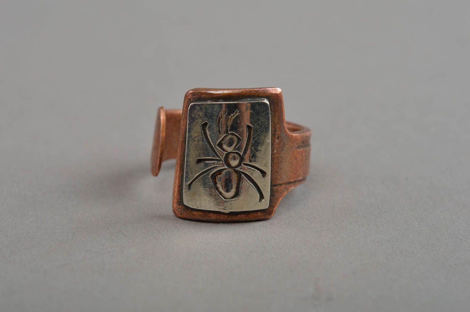 Handmade stylish non-dimensional ring made of copper with depiction of ant photo 2