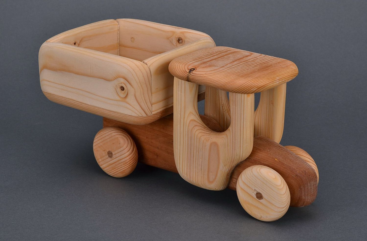 Brinquedo de madeira Camião  foto 1