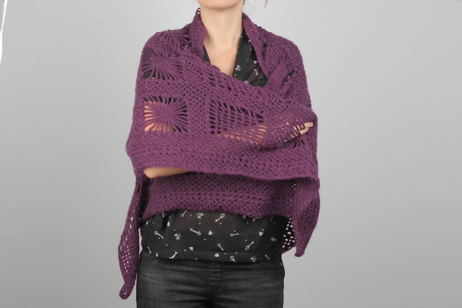 Châle tricoté main en fils de laine violets photo 1