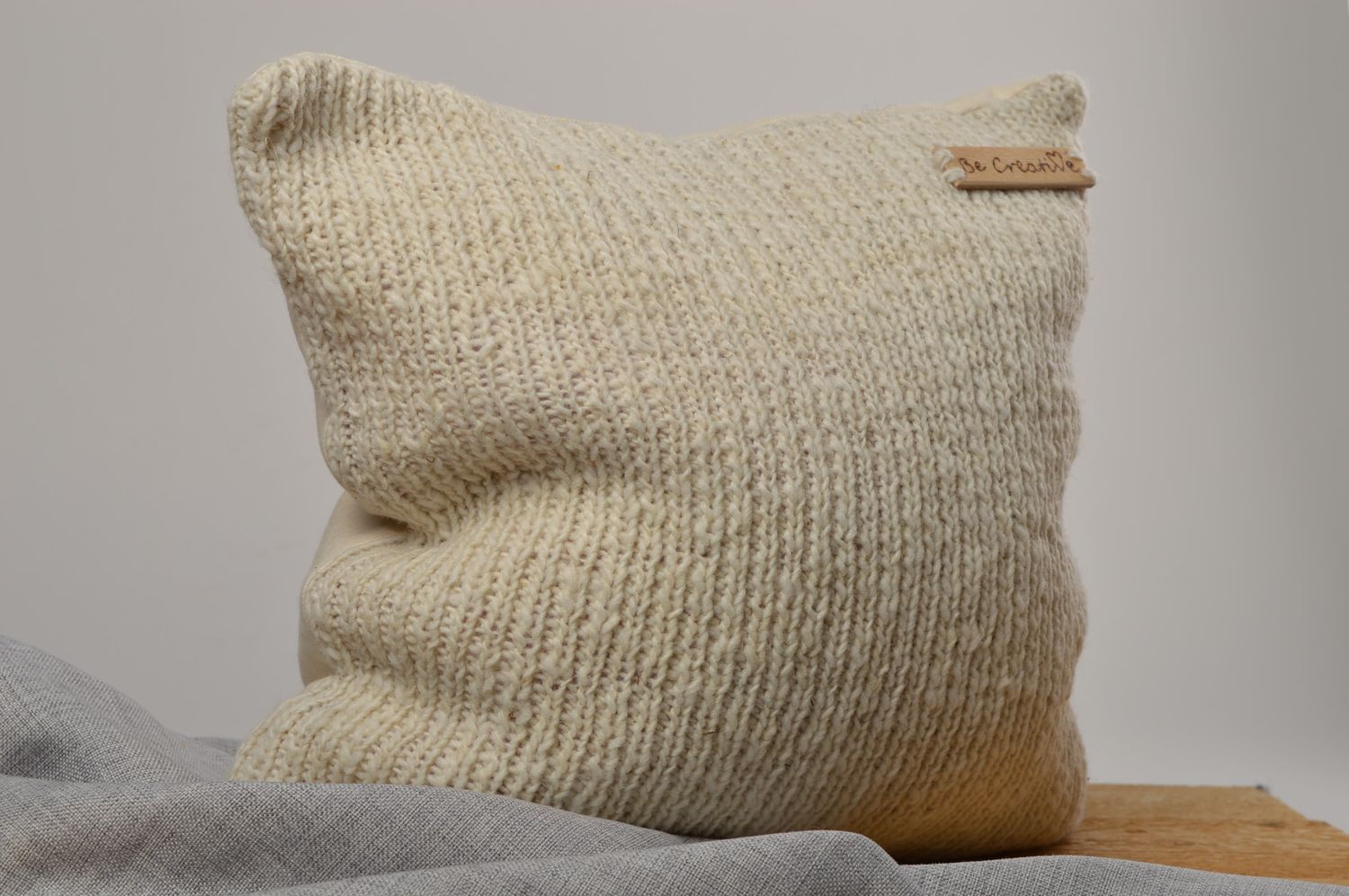 Taie oreiller fait main Housse coussin tricotée en laine et coton Cadeau femme photo 1