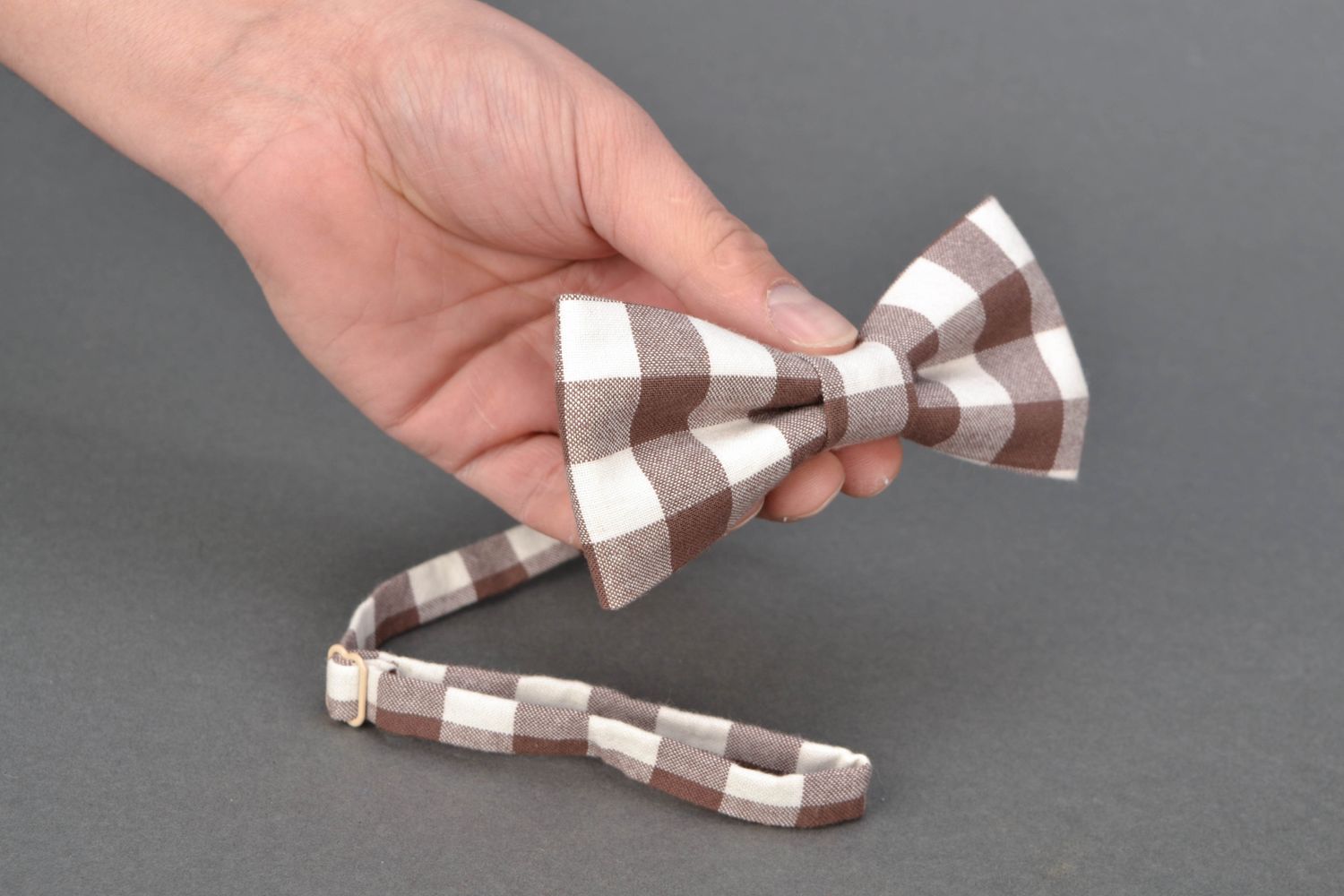 Brown checkered bow tie made of cotton photo 2