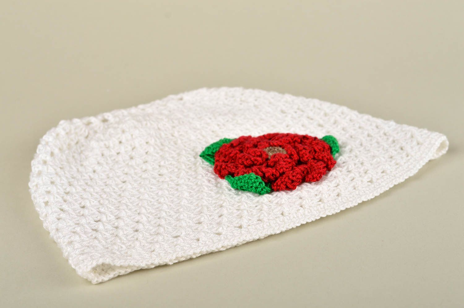 Gorro infantil a crochet artesanal ropa para niña con flor roja regalo original foto 2