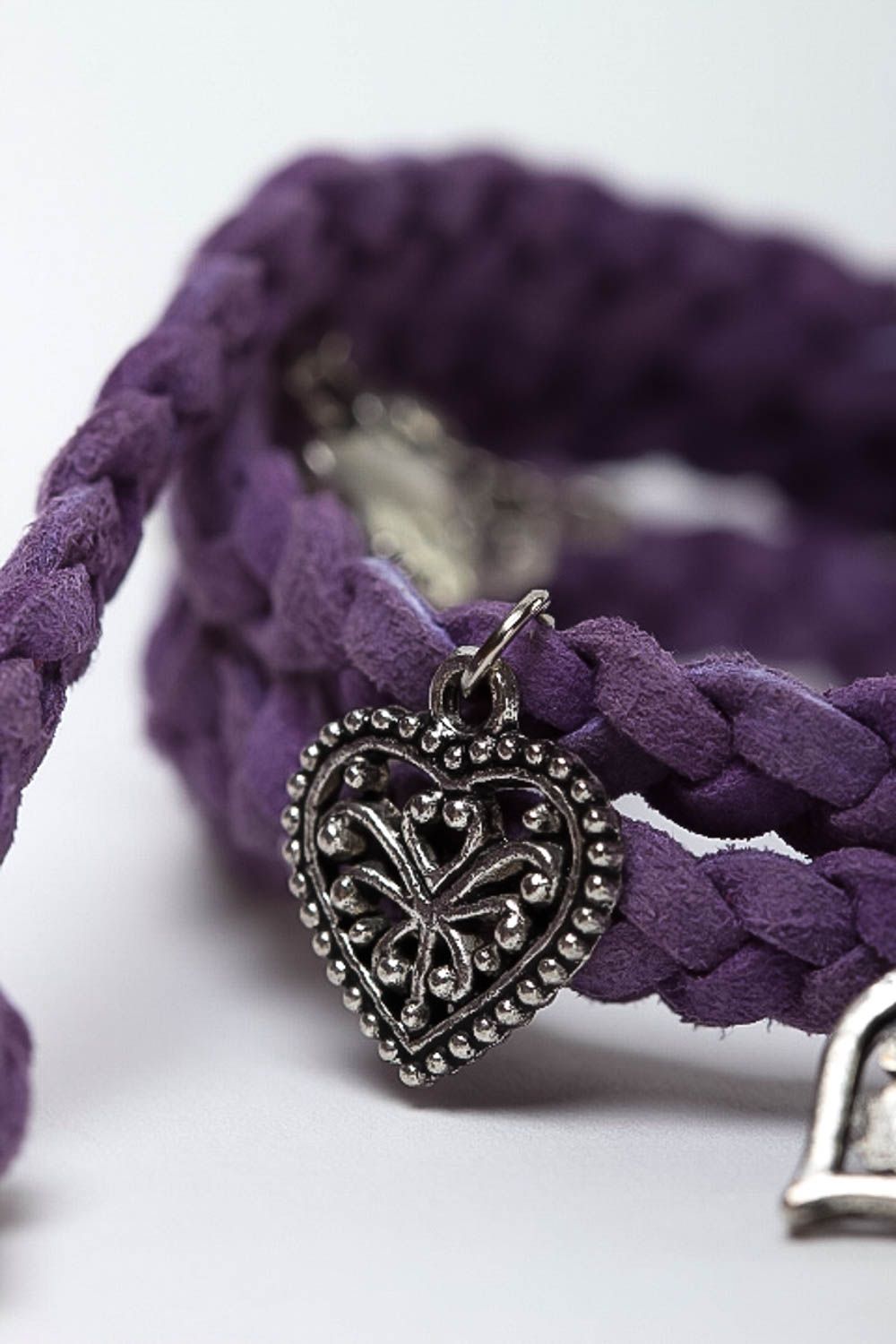 Bracelet textile violet Bijou fait main pièces métalliques Accessoire femme photo 4