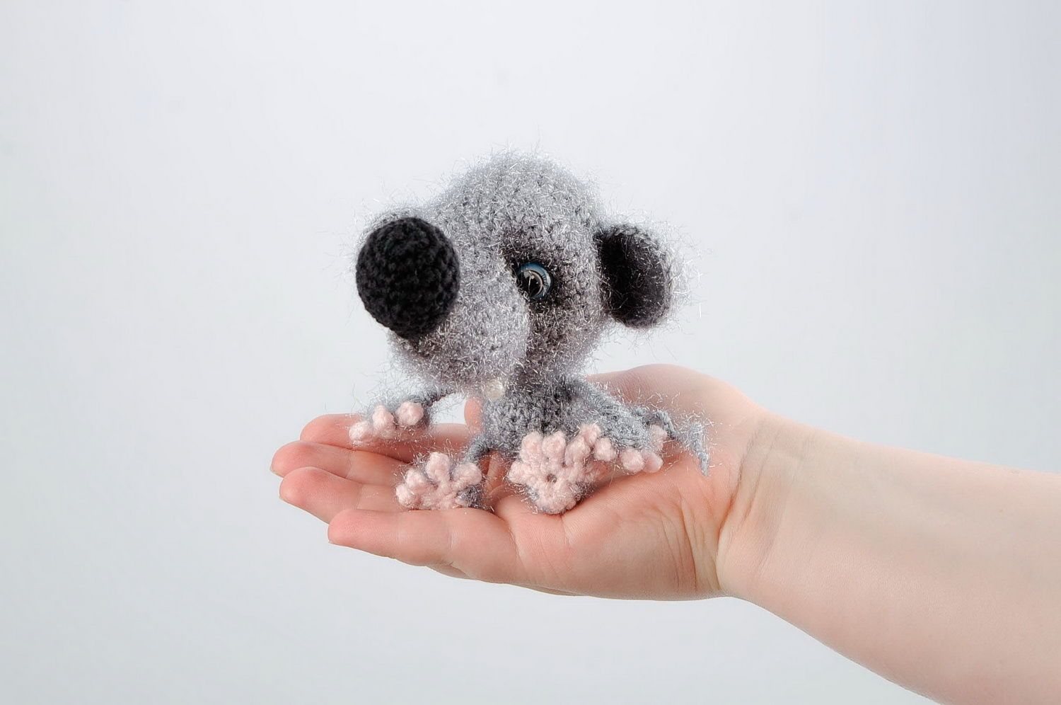 Knitted toy Little mouse photo 2