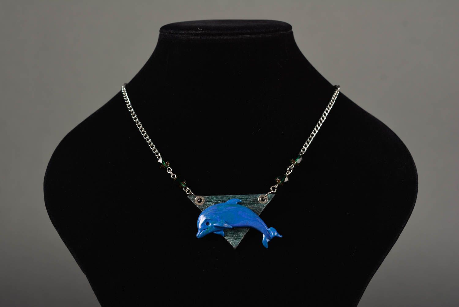 Pendentif dauphin Bijou fait main en pâte polymère bleu Accessoire femme photo 2