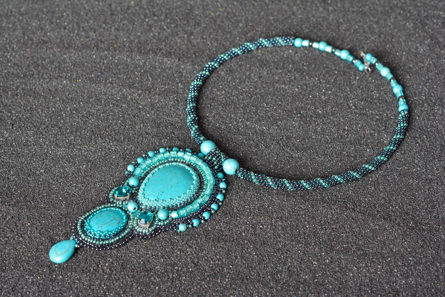 Collier perles de rocaille Bijou fait main hématite turquoise Accessoire femme photo 1