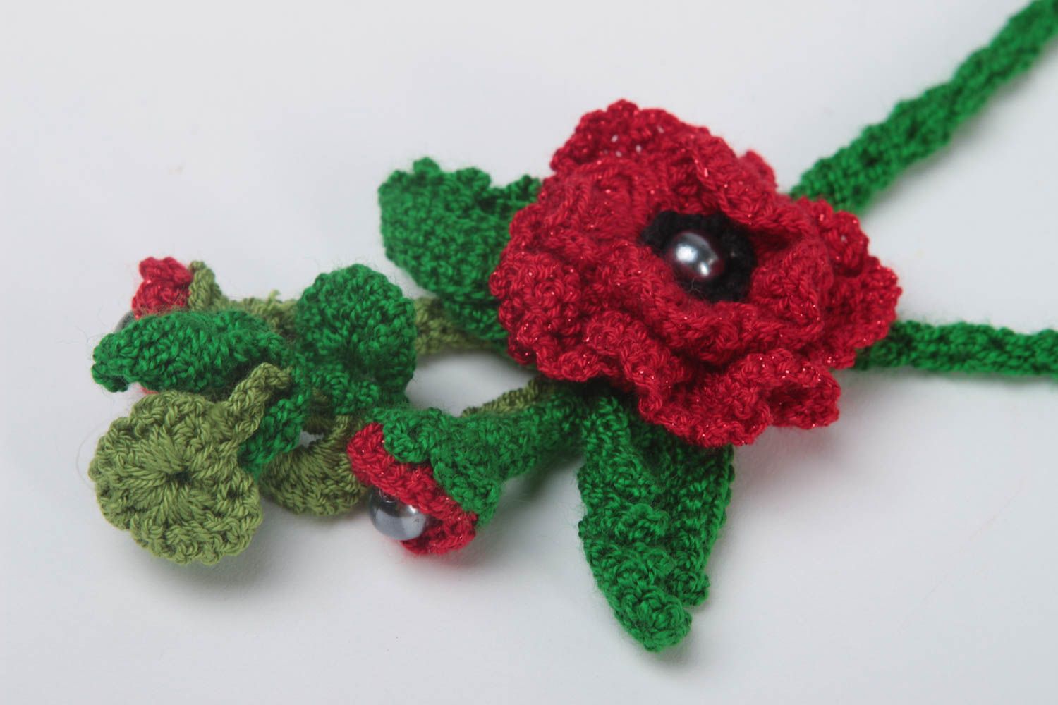 Pendentif design Bijoux fait main tricoté au crochet Accessoire femme avec fleur photo 3