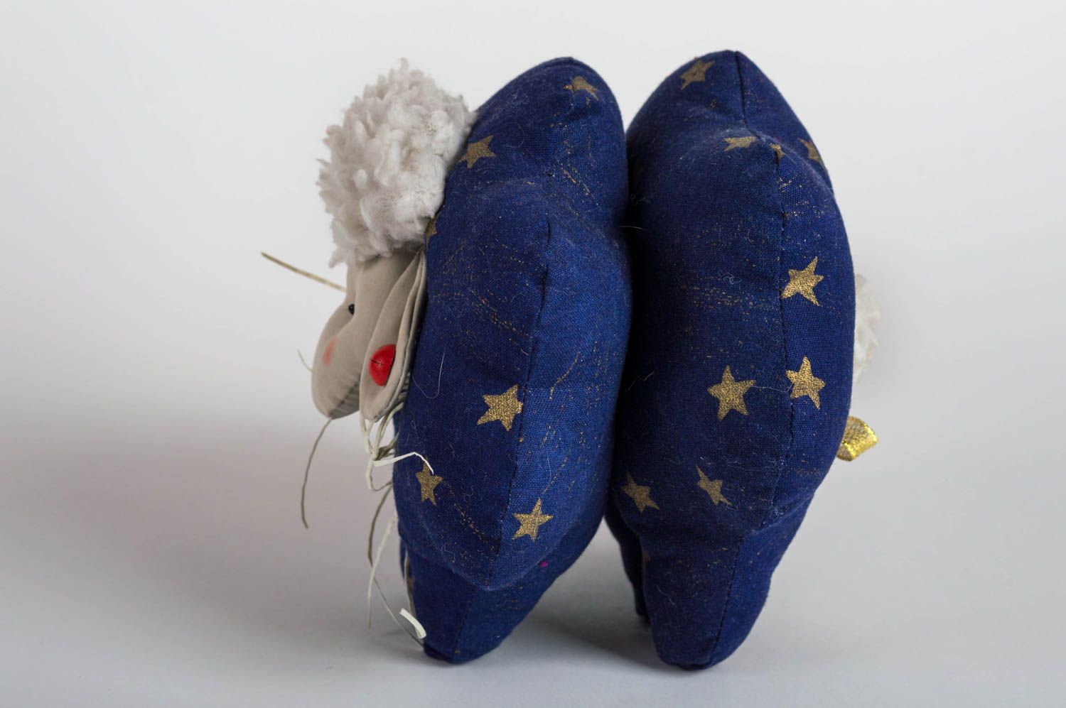 Мягкая игрушка подушка в виде овечки синяя со звездами смешная ручной работы фото 4