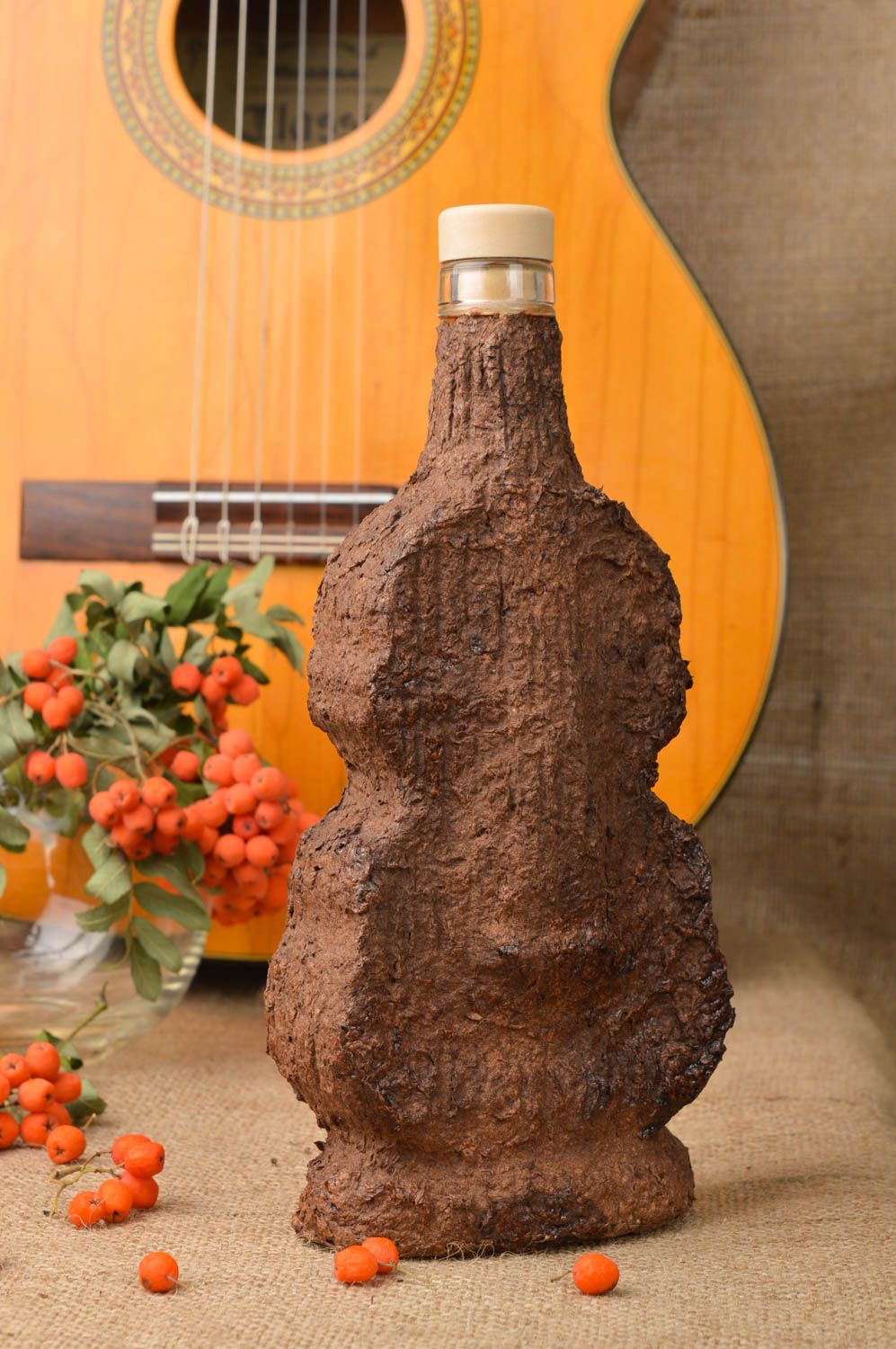 15 oz decorative clay wine carafe in the shape of a guitar 1,5 lb photo 1