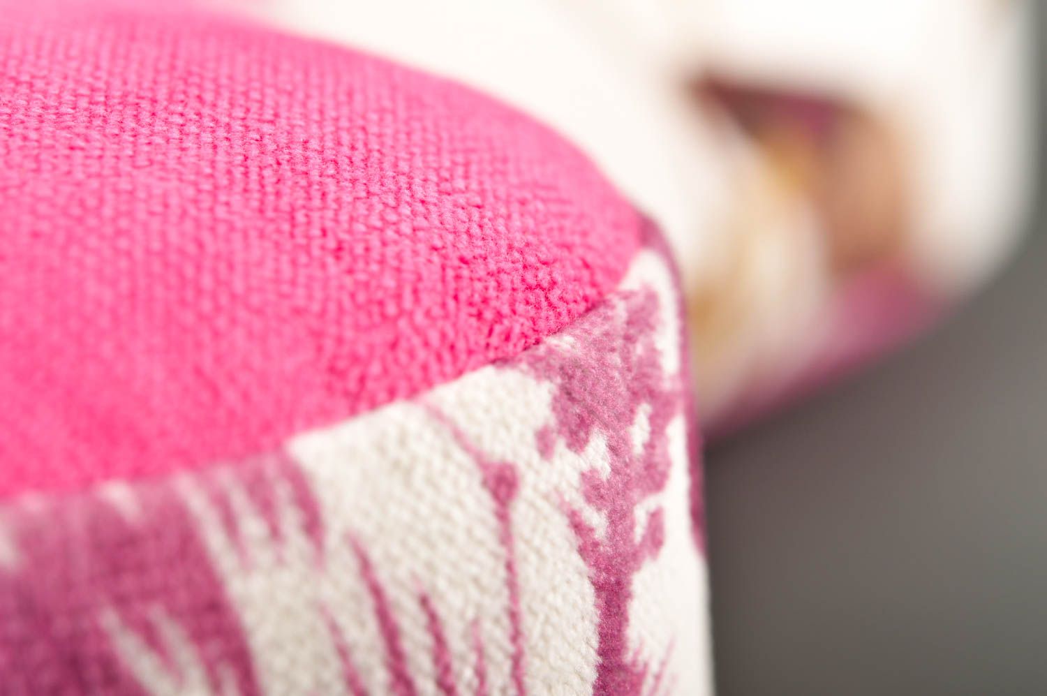 Оригинальная подушка ручной работы подушка-буква L розовая интерьерная буква фото 3