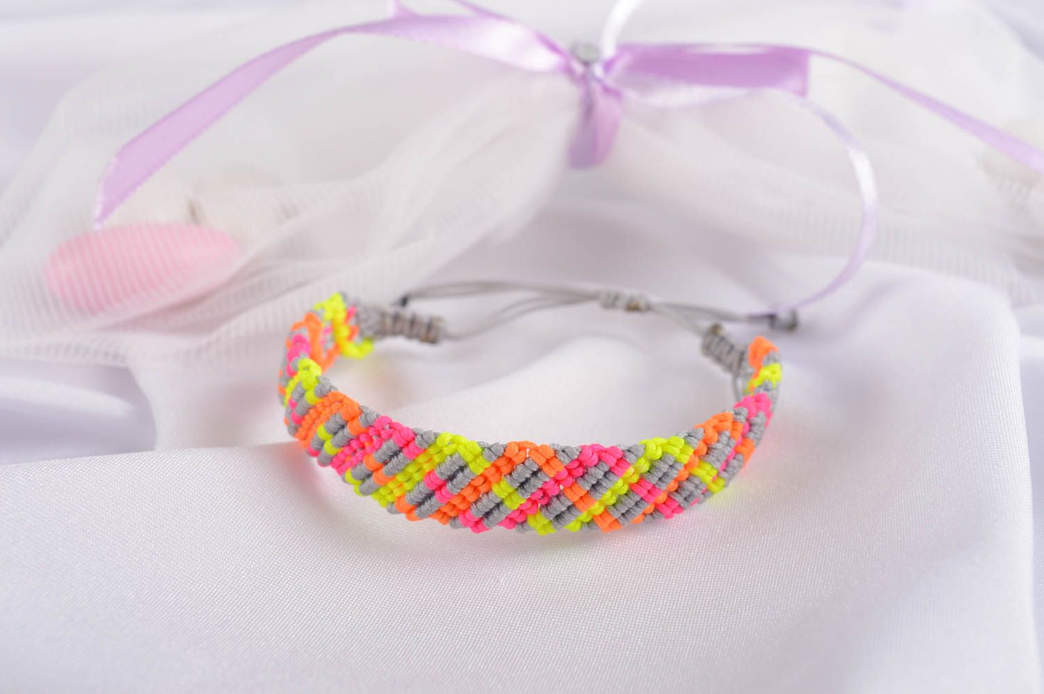 Bracelet textile Bijou fait main multicolore tricot de créateur Accessoire femme photo 2
