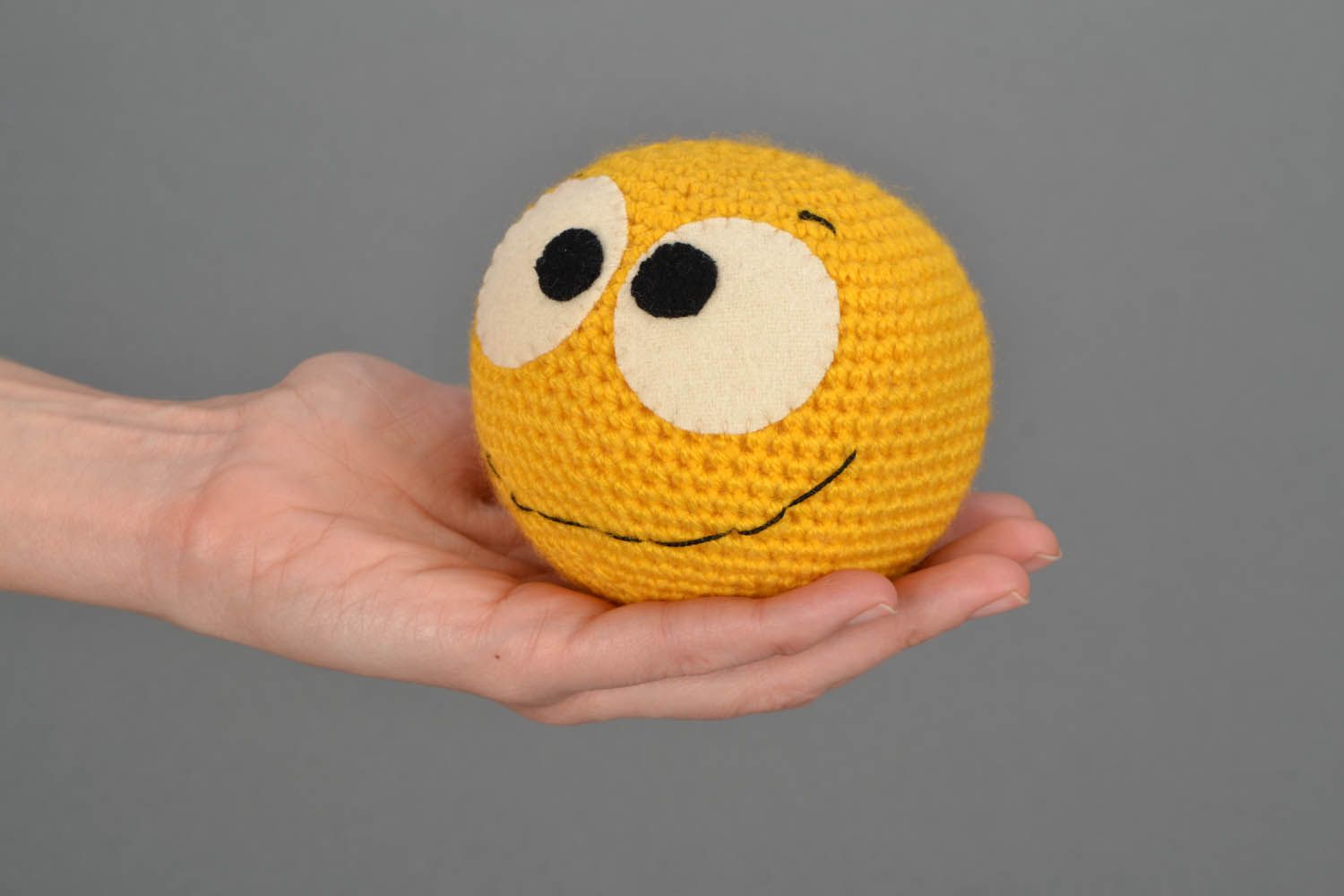 Crochet decorative smiley  photo 2