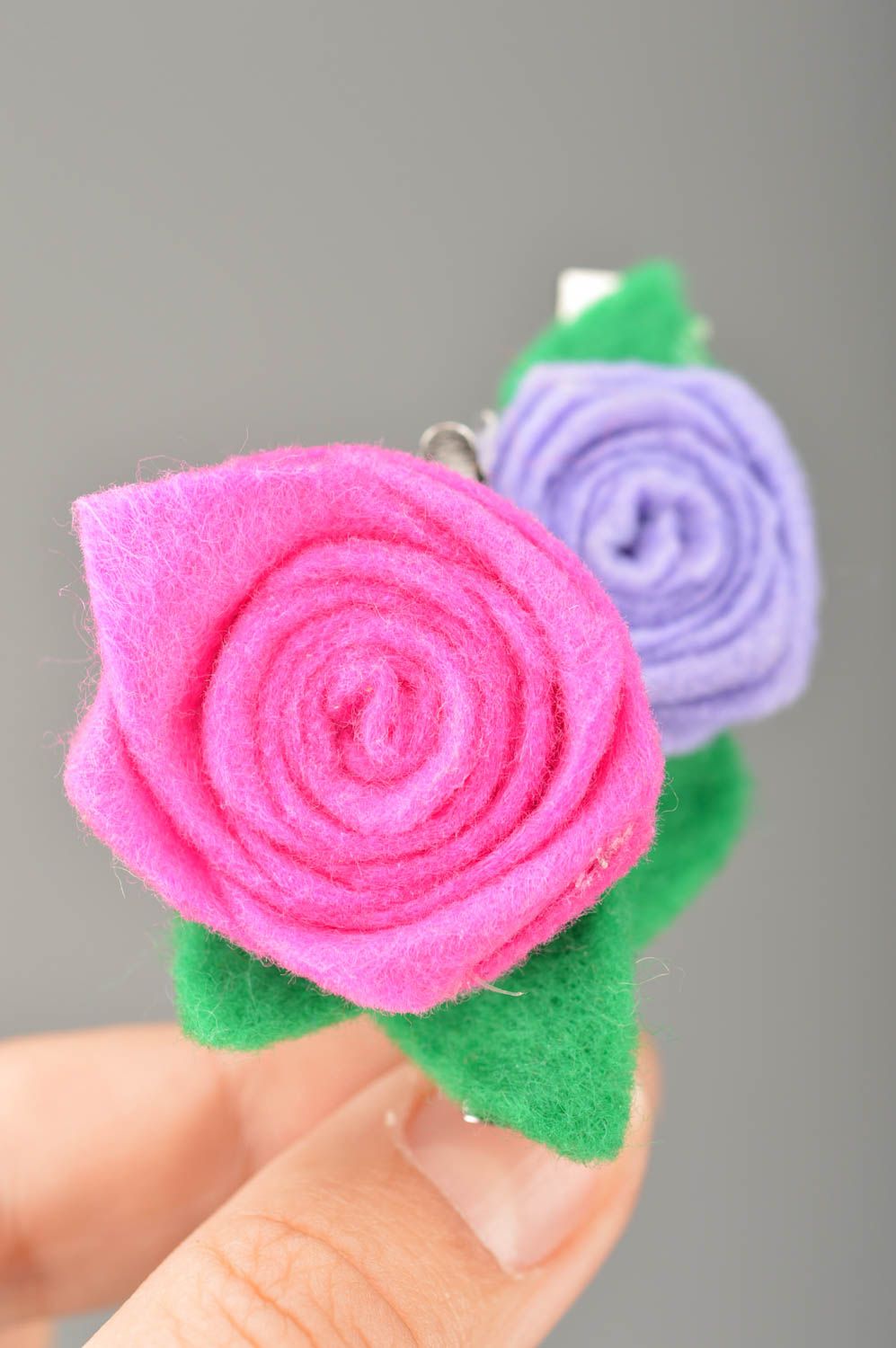 Barrettes à cheveux 2 pièces faites main en feutre avec fleurs rose et violette photo 3