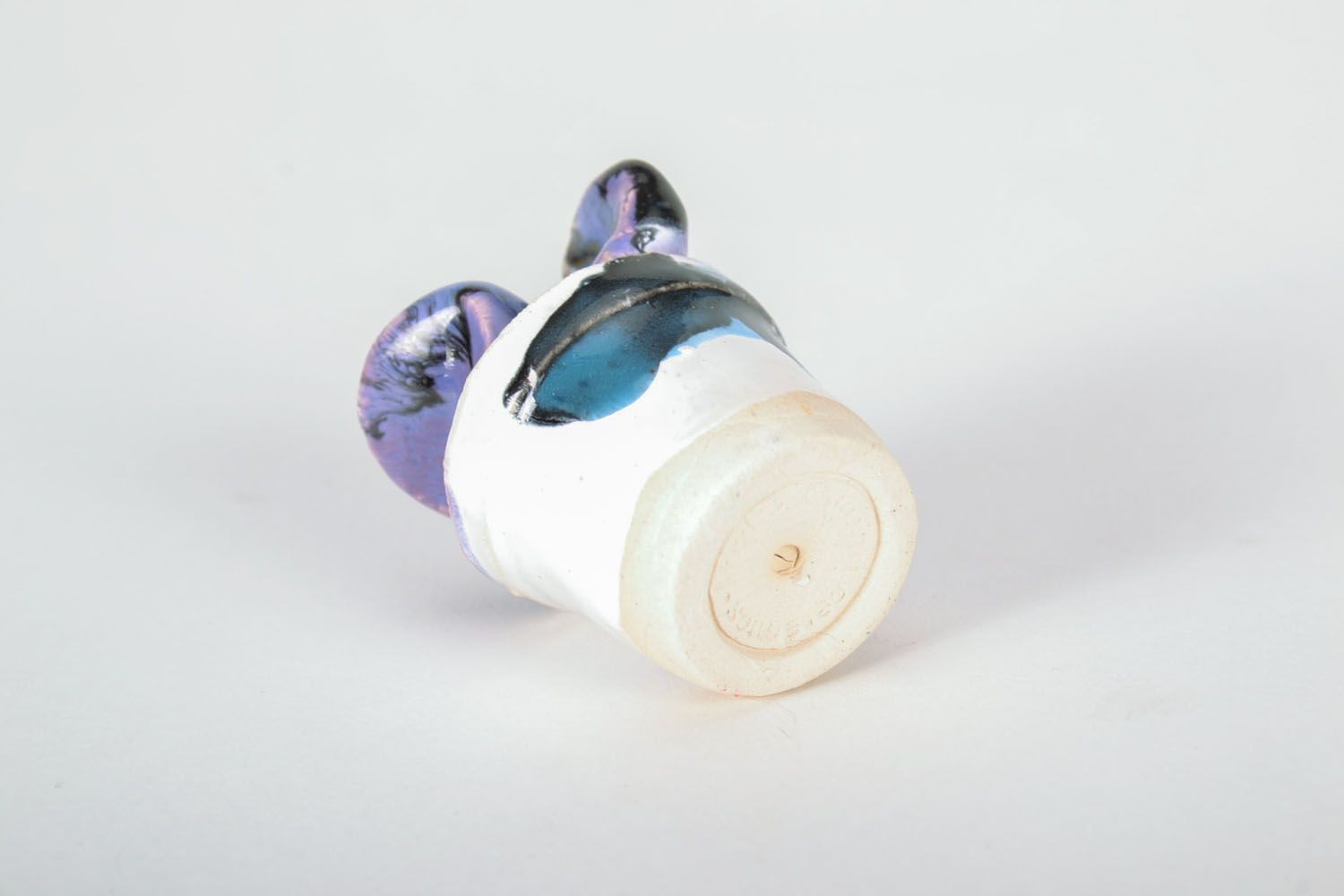 Figurine en céramique originale faite main en forme de pot de fleurs blanc-bleu  photo 4