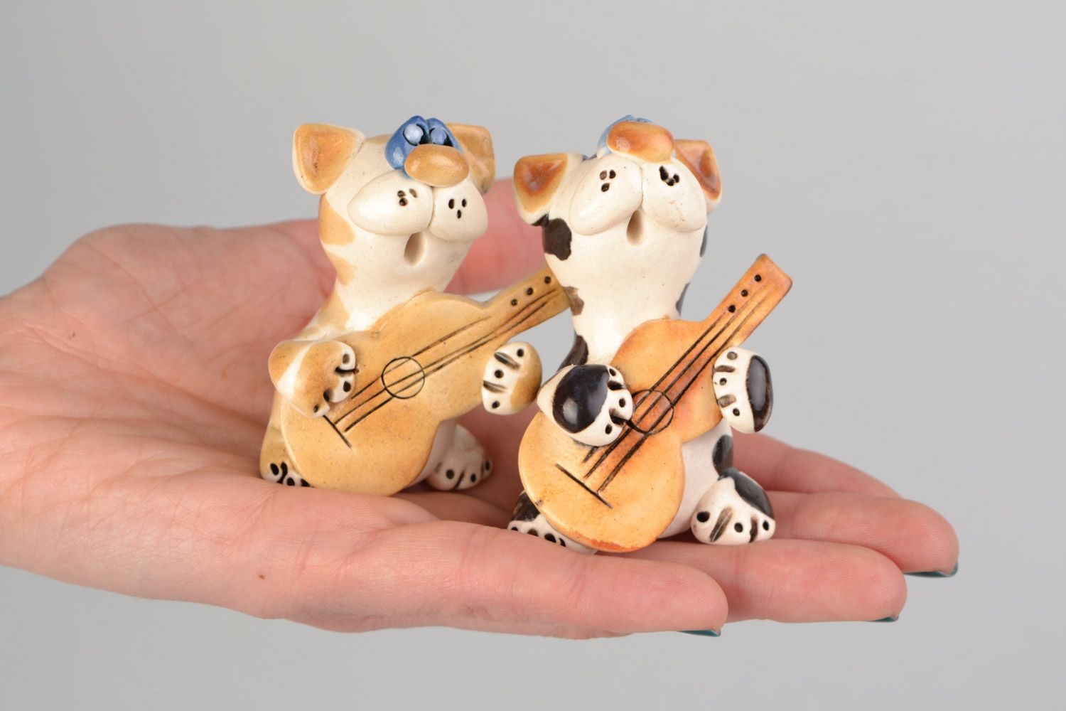 Set of 2 handmade decorative ceramic figurines of cats musicians with guitars photo 2