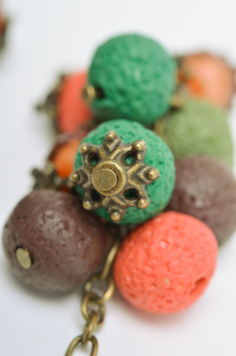 Pendientes de arcilla polimérica multicolores accesorios artesanales foto 4